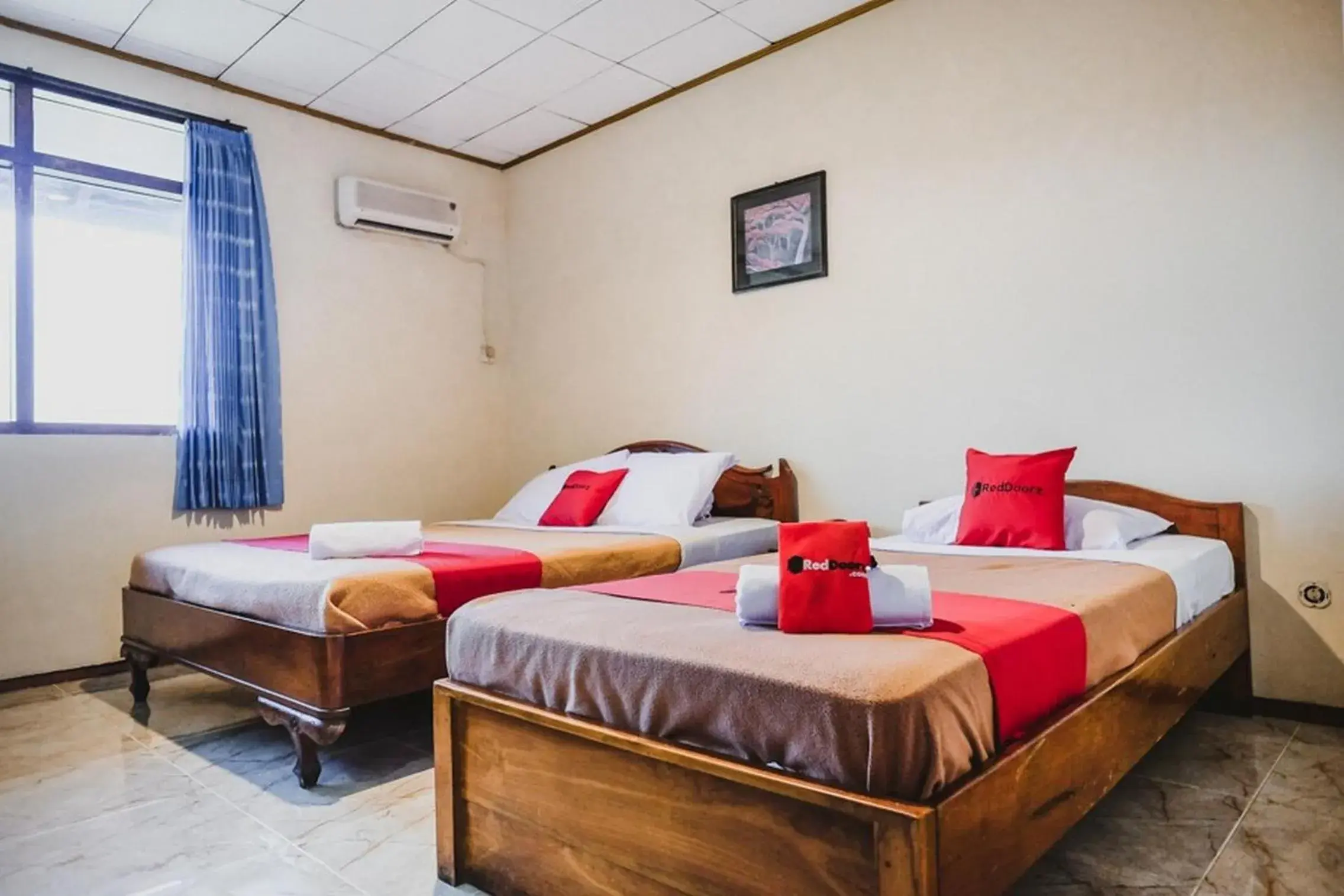 Family Room in RedDoorz @ Ungaran Family Room in RedDoorz @ Ungaran