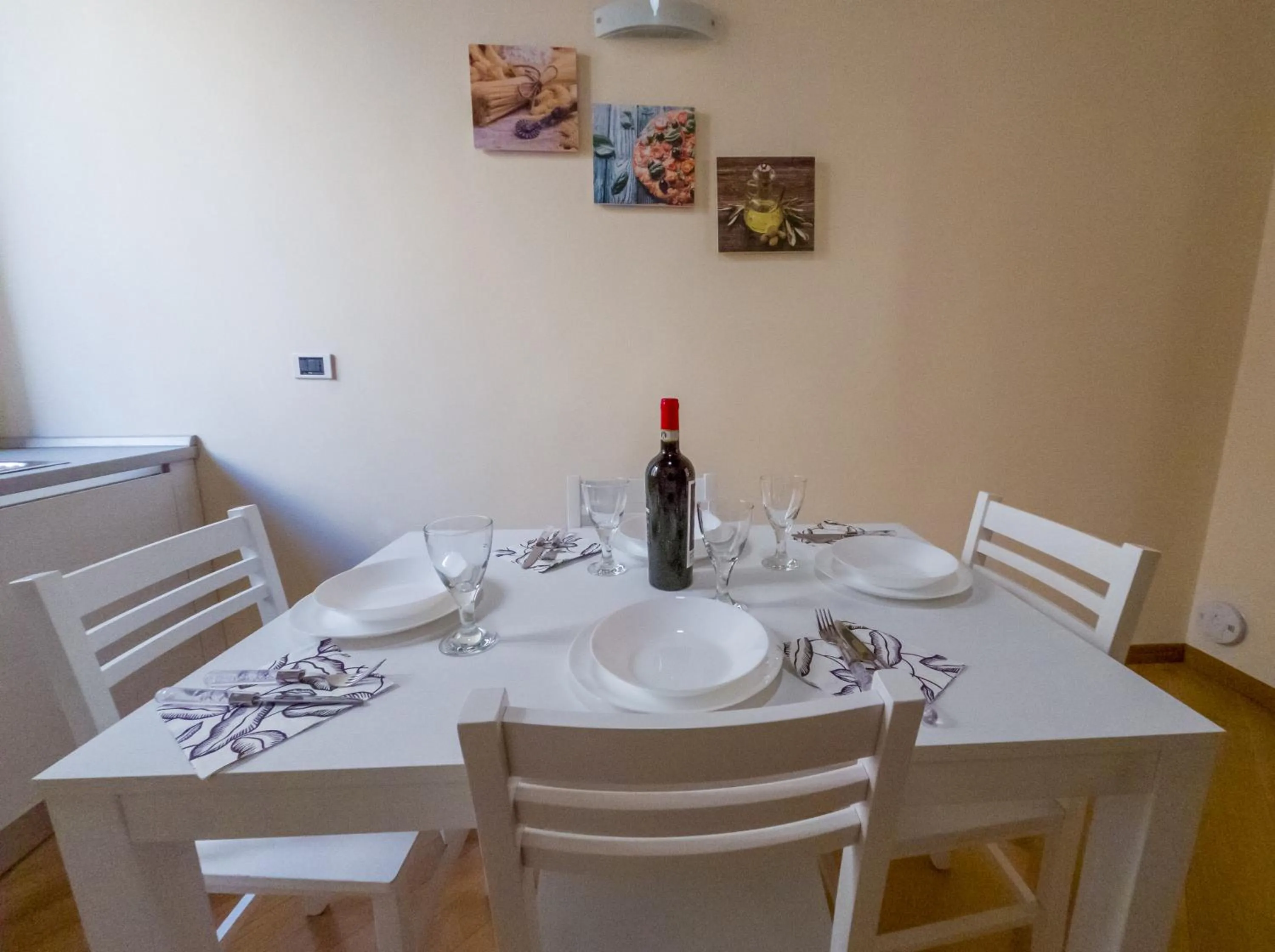 Dining area in Pandy Suite