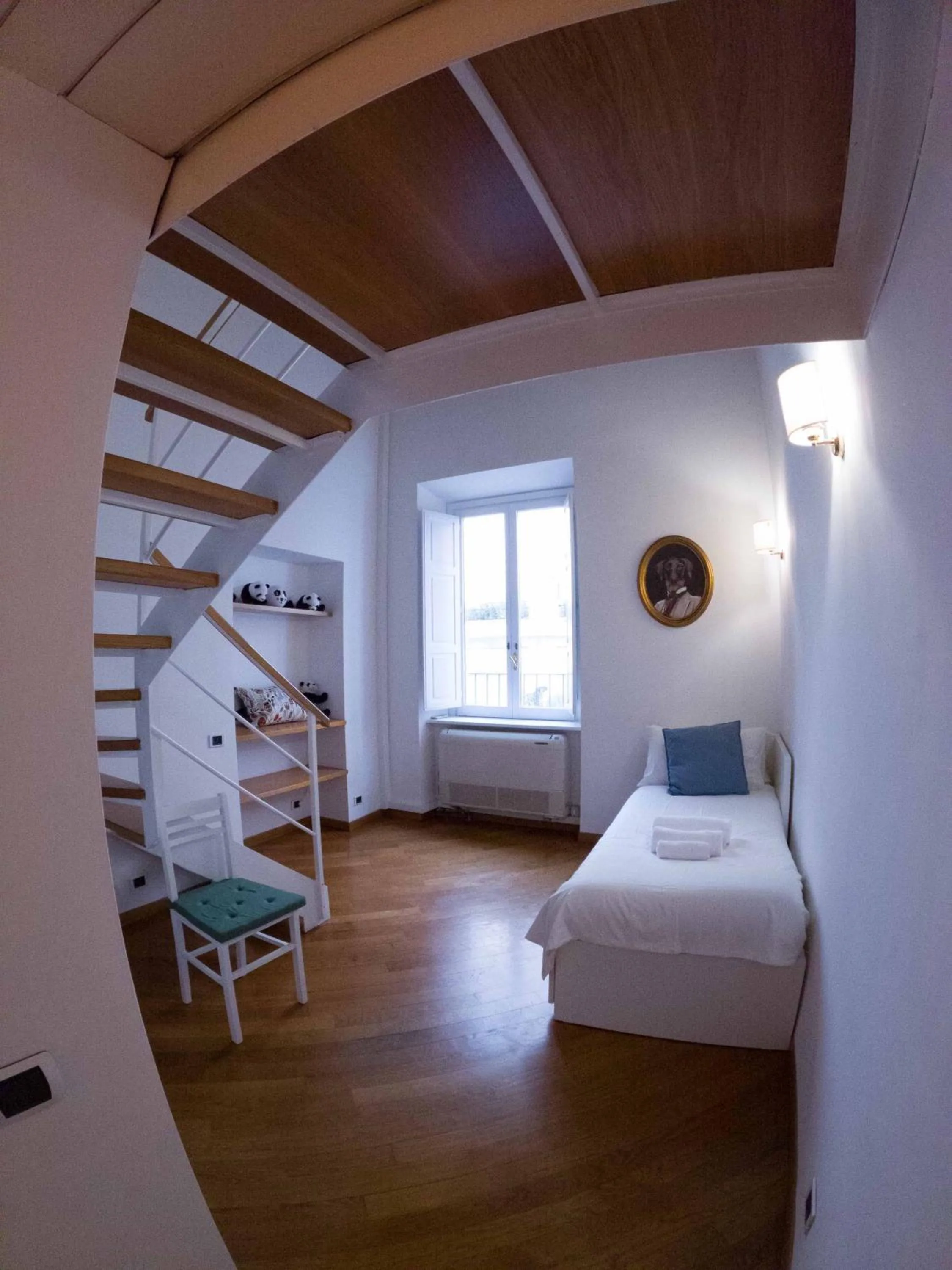 Photo of the whole room, Bed in Pandy Suite