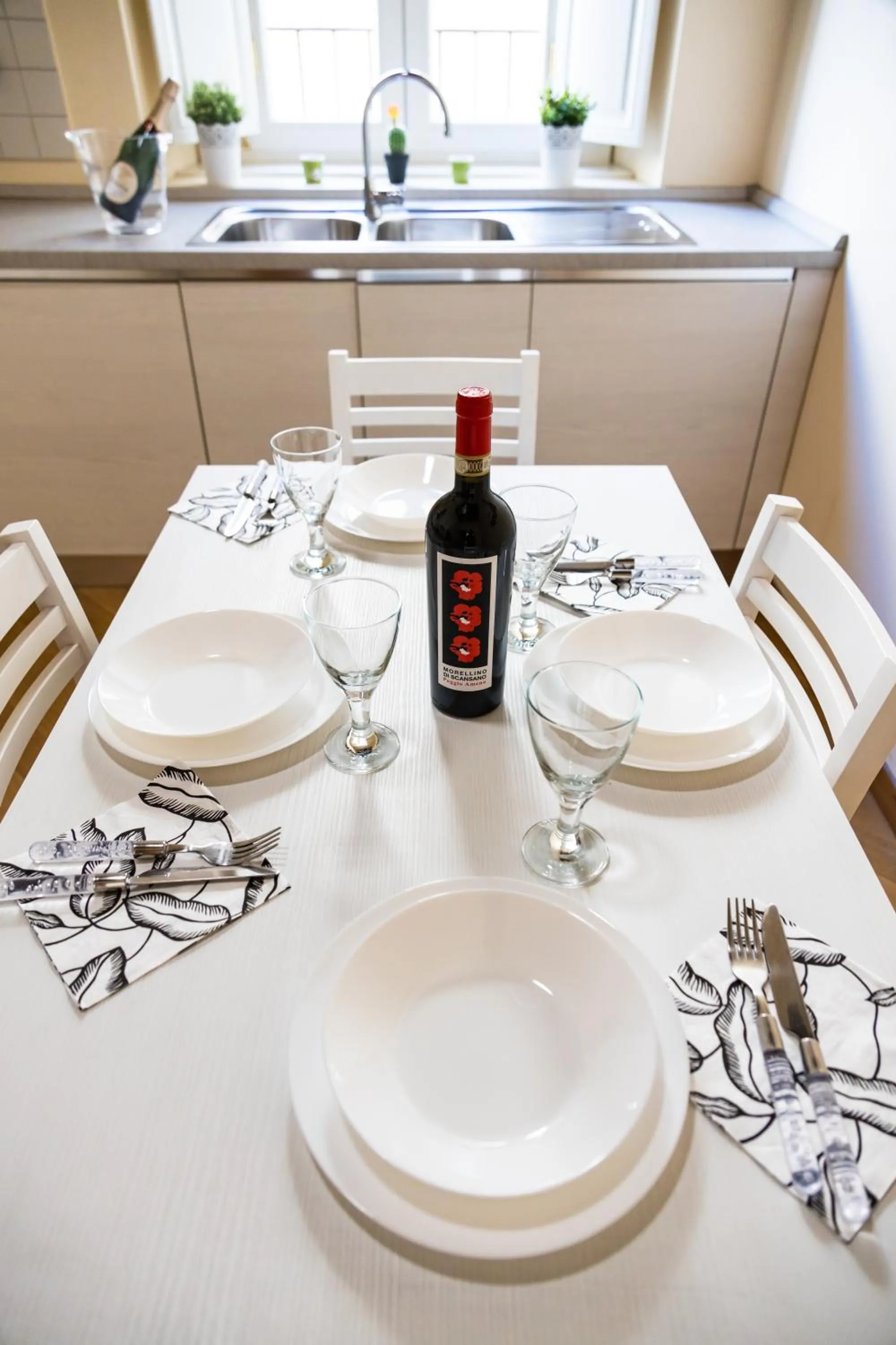 Dining area in Pandy Suite