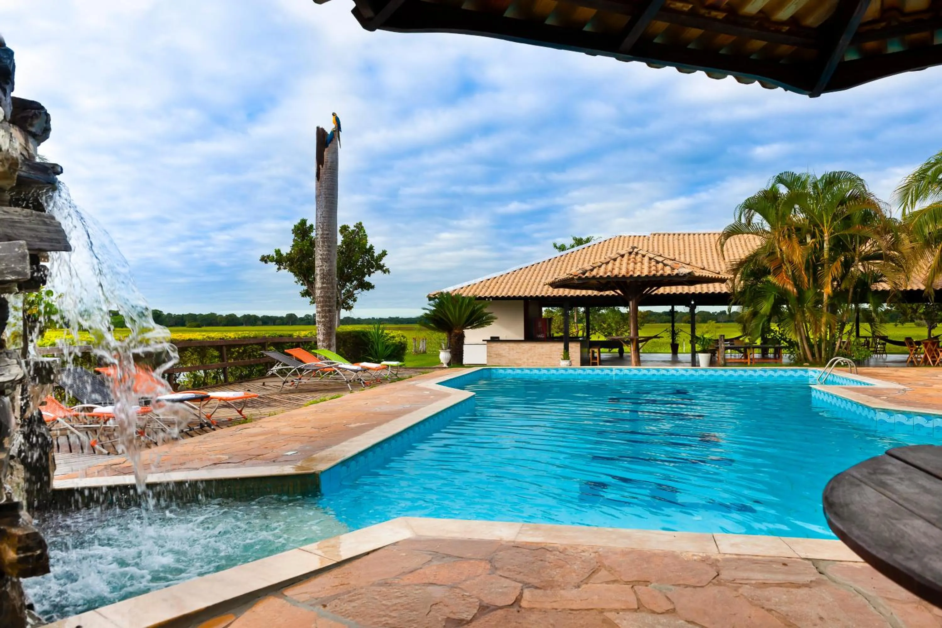 Swimming pool in Pousada Piuval