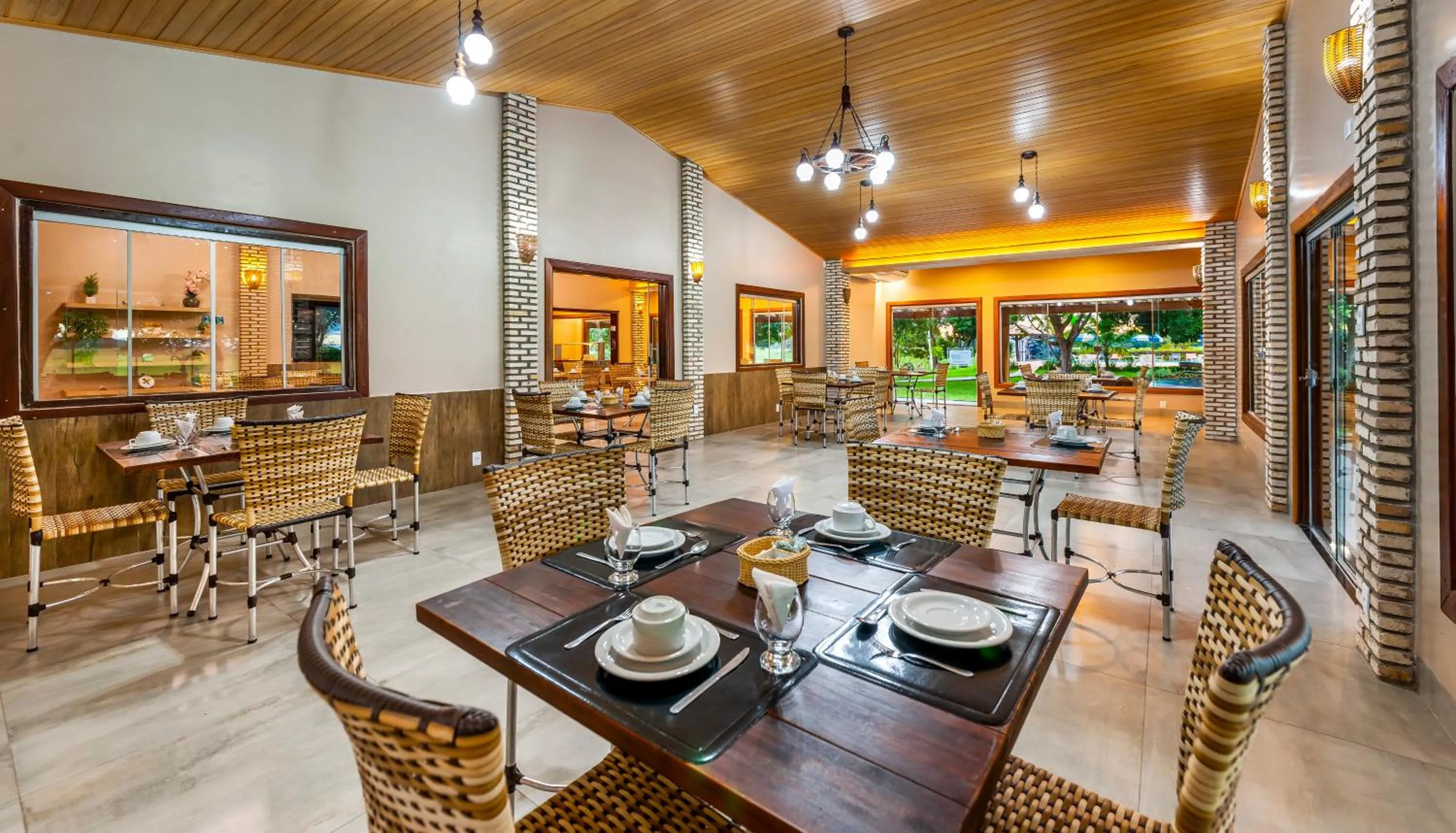 Restaurant/places to eat in Pousada Piuval