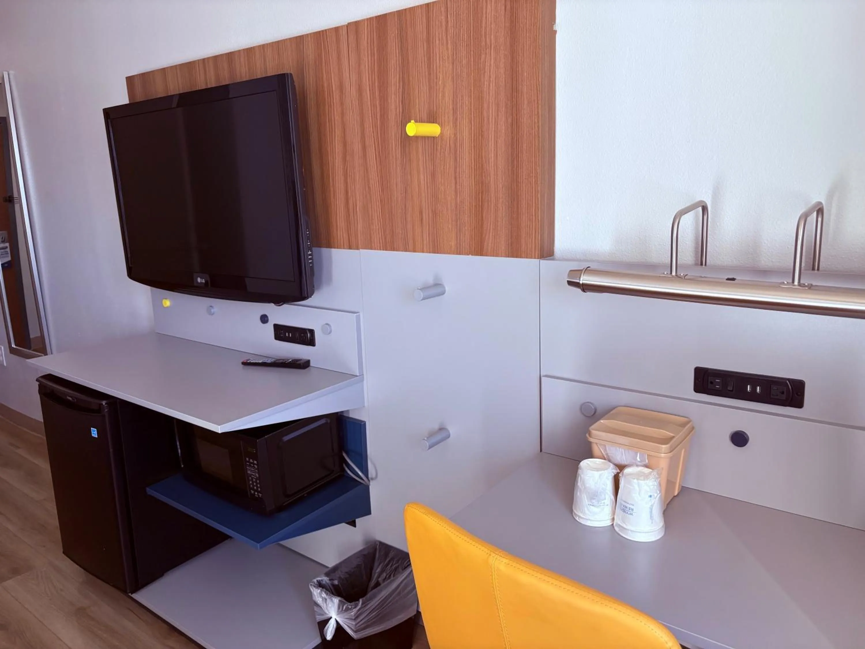 TV and multimedia in Microtel Inn & Suites by Wyndham Denver Airport