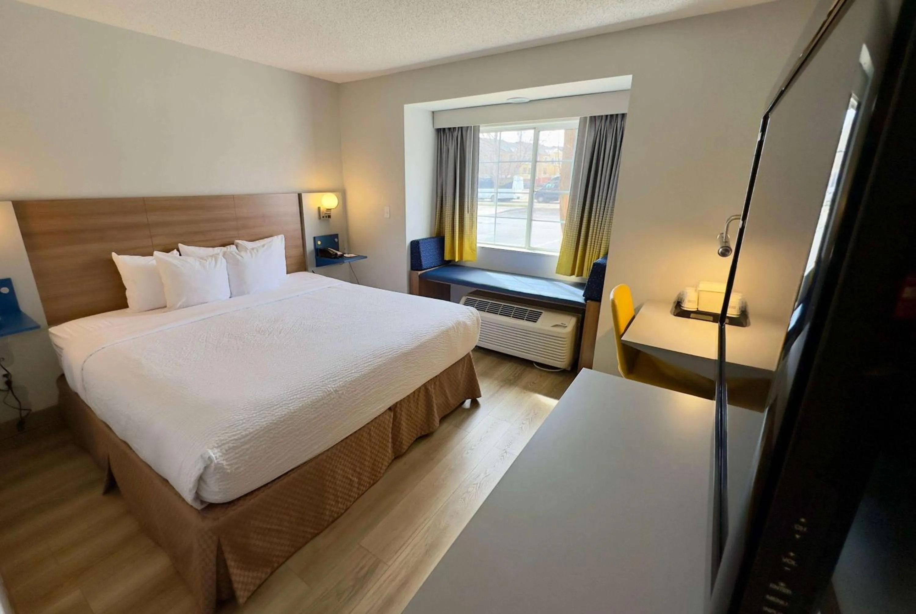 Photo of the whole room, Bed in Microtel Inn & Suites by Wyndham Denver Airport