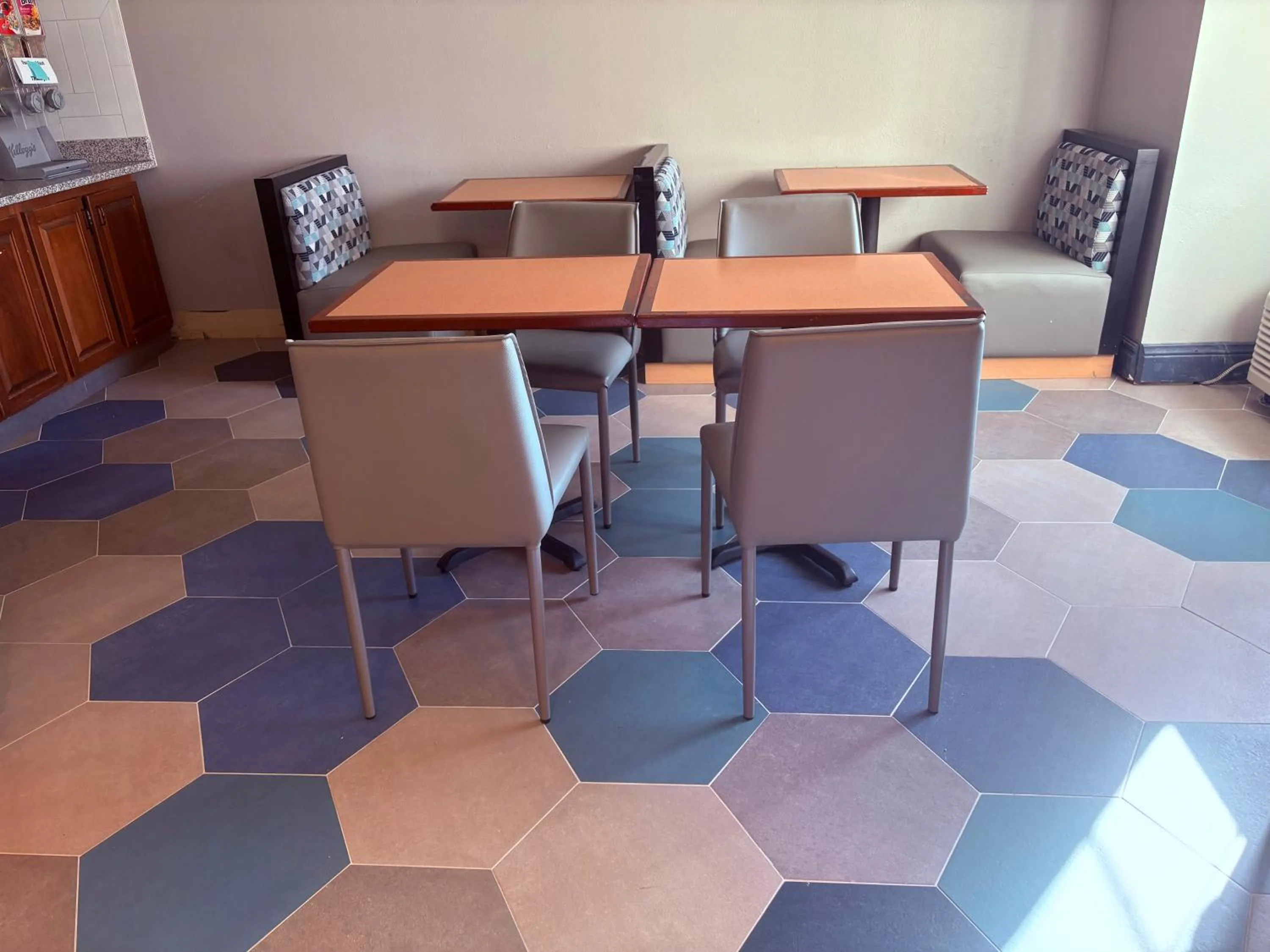 Dining area in Microtel Inn & Suites by Wyndham Denver Airport