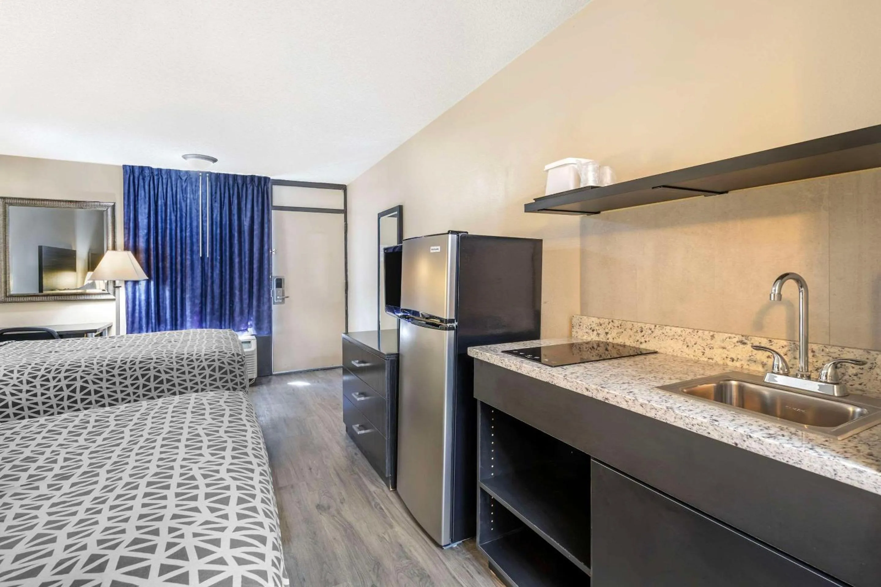 Bedroom in Suburban Studios International Drive