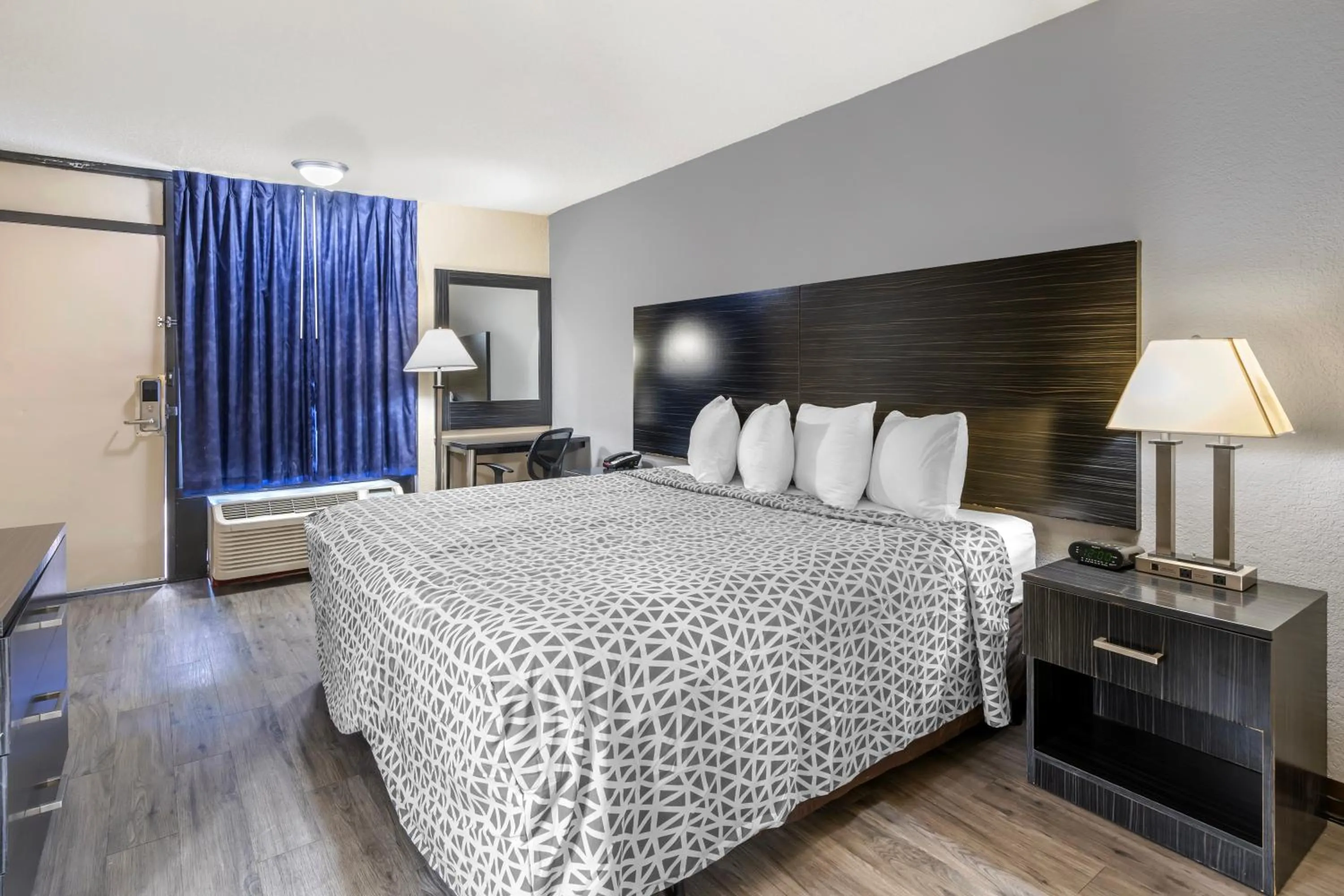 Bed in Suburban Studios International Drive