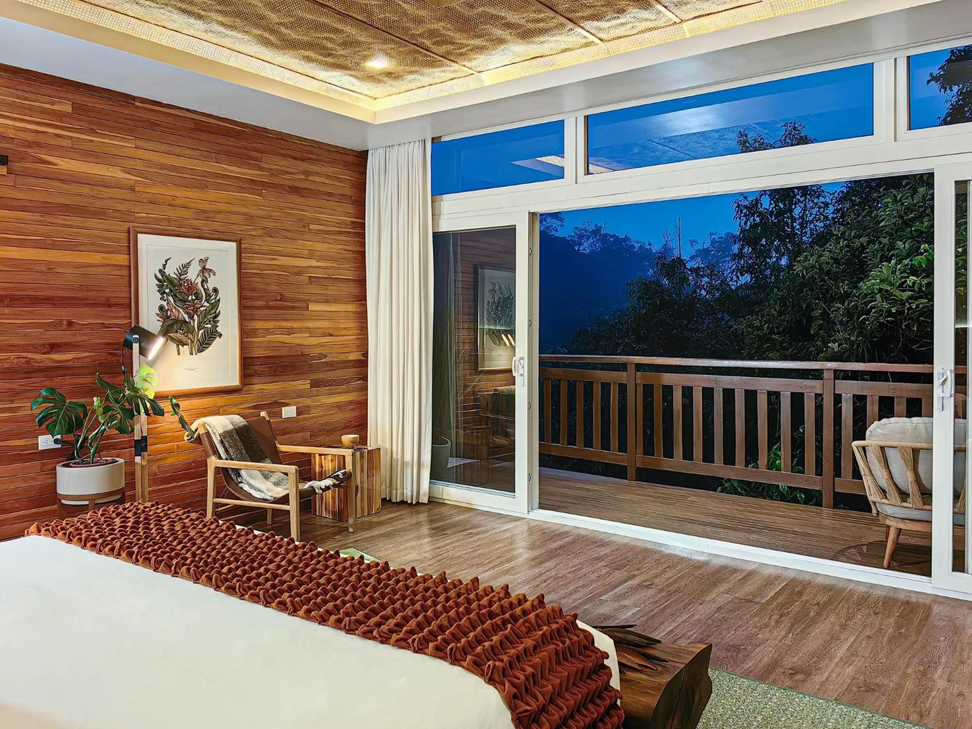 View (from property/room), Bed in Monteverde Lodge