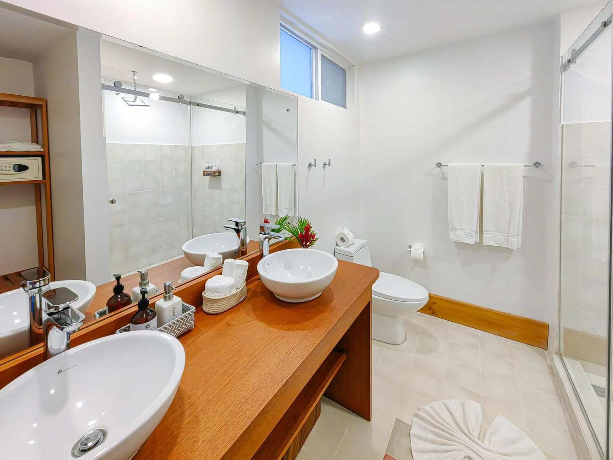 Bathroom in Monteverde Lodge