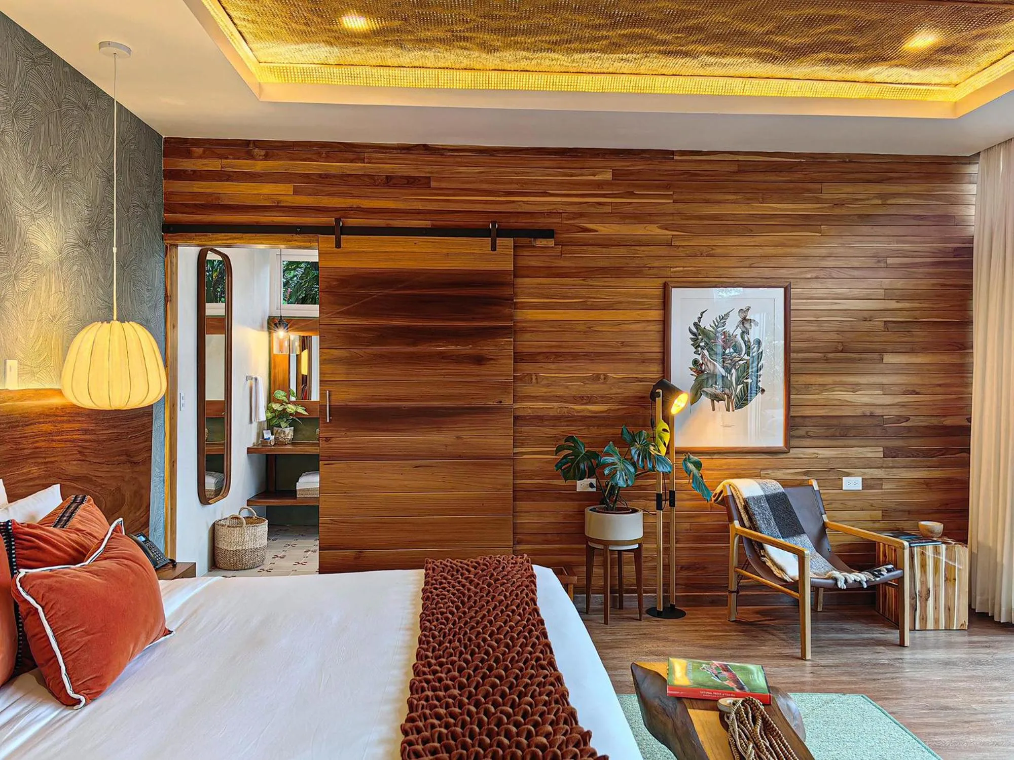 Bed in Monteverde Lodge