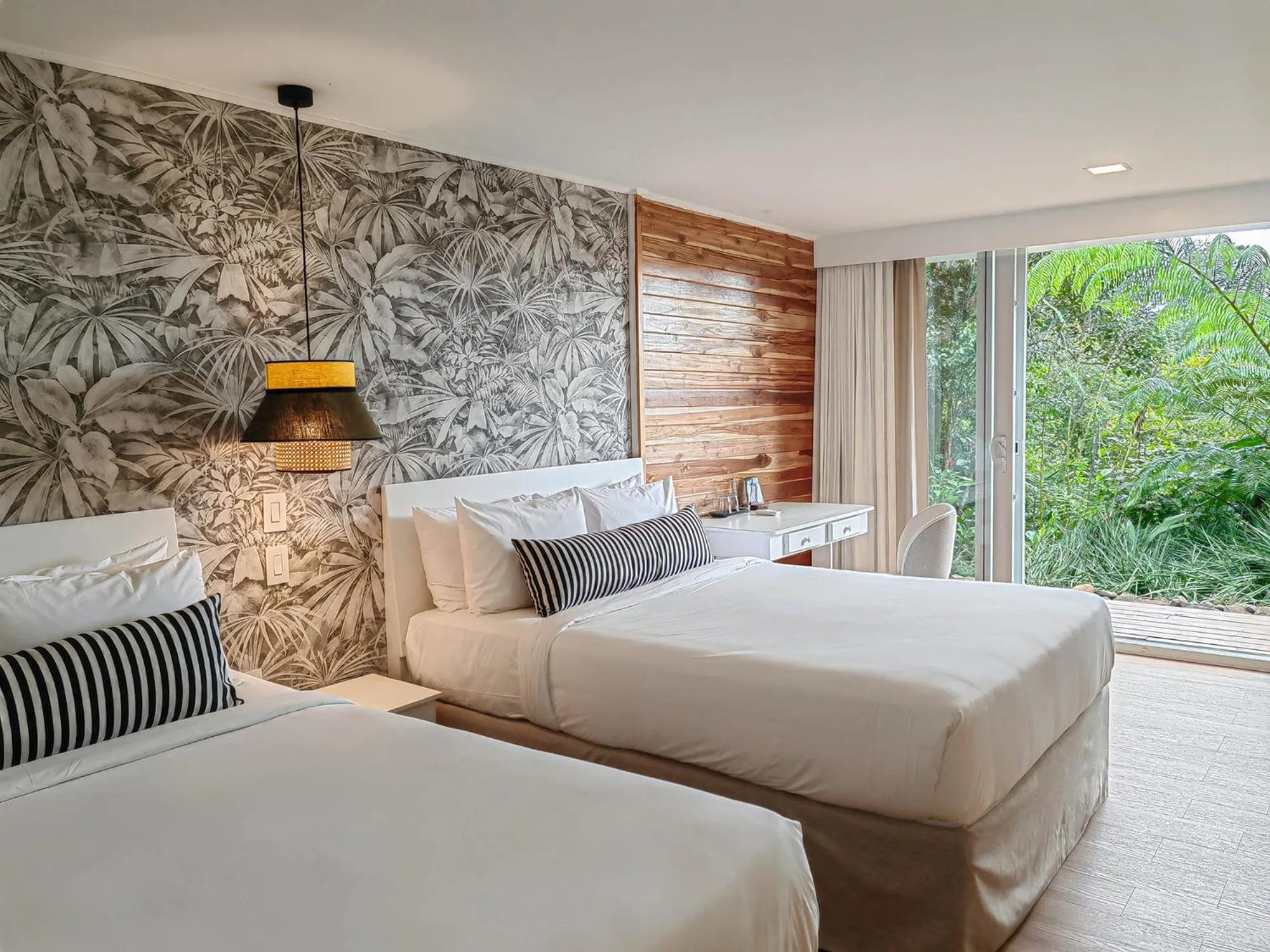 Bedroom, Bed in Monteverde Lodge