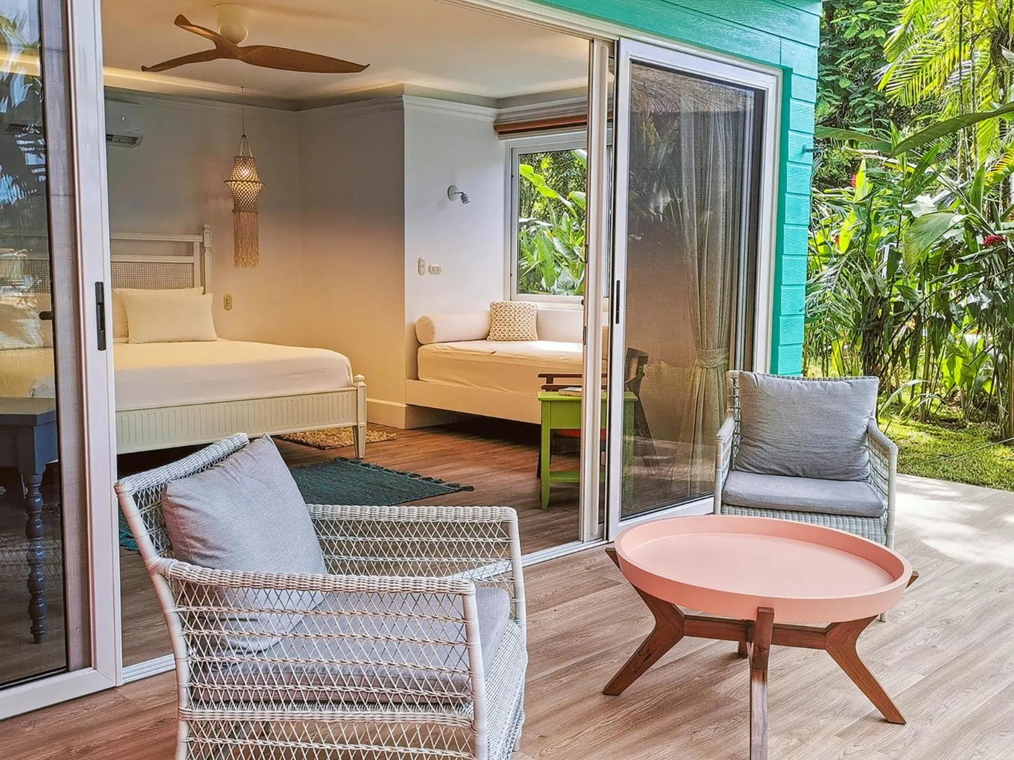 Bed in Tortuga Lodge