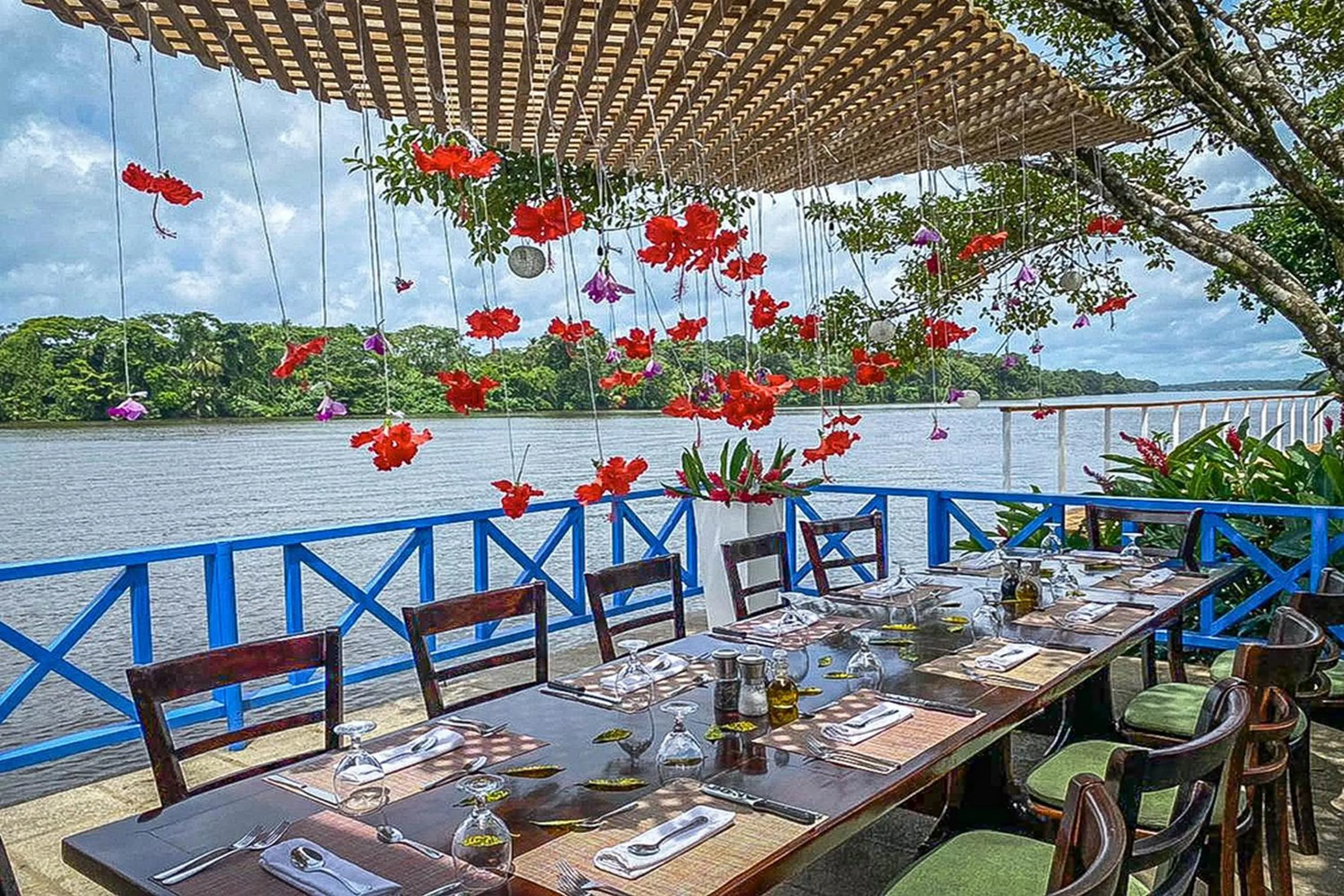 Restaurant/places to eat in Tortuga Lodge