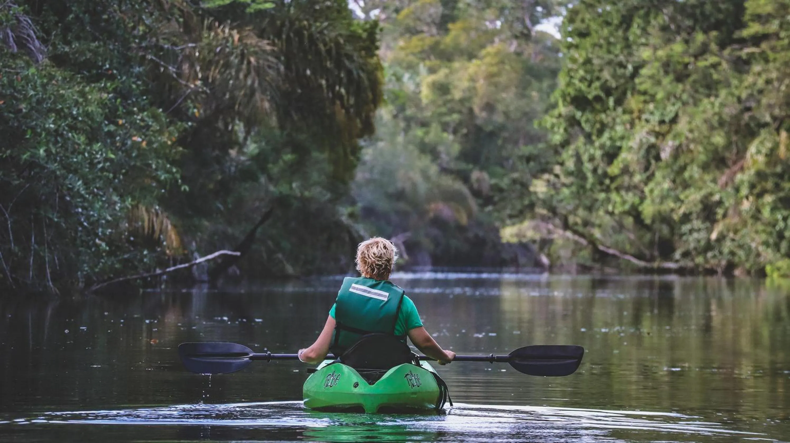 Canoeing in Tortuga Lodge