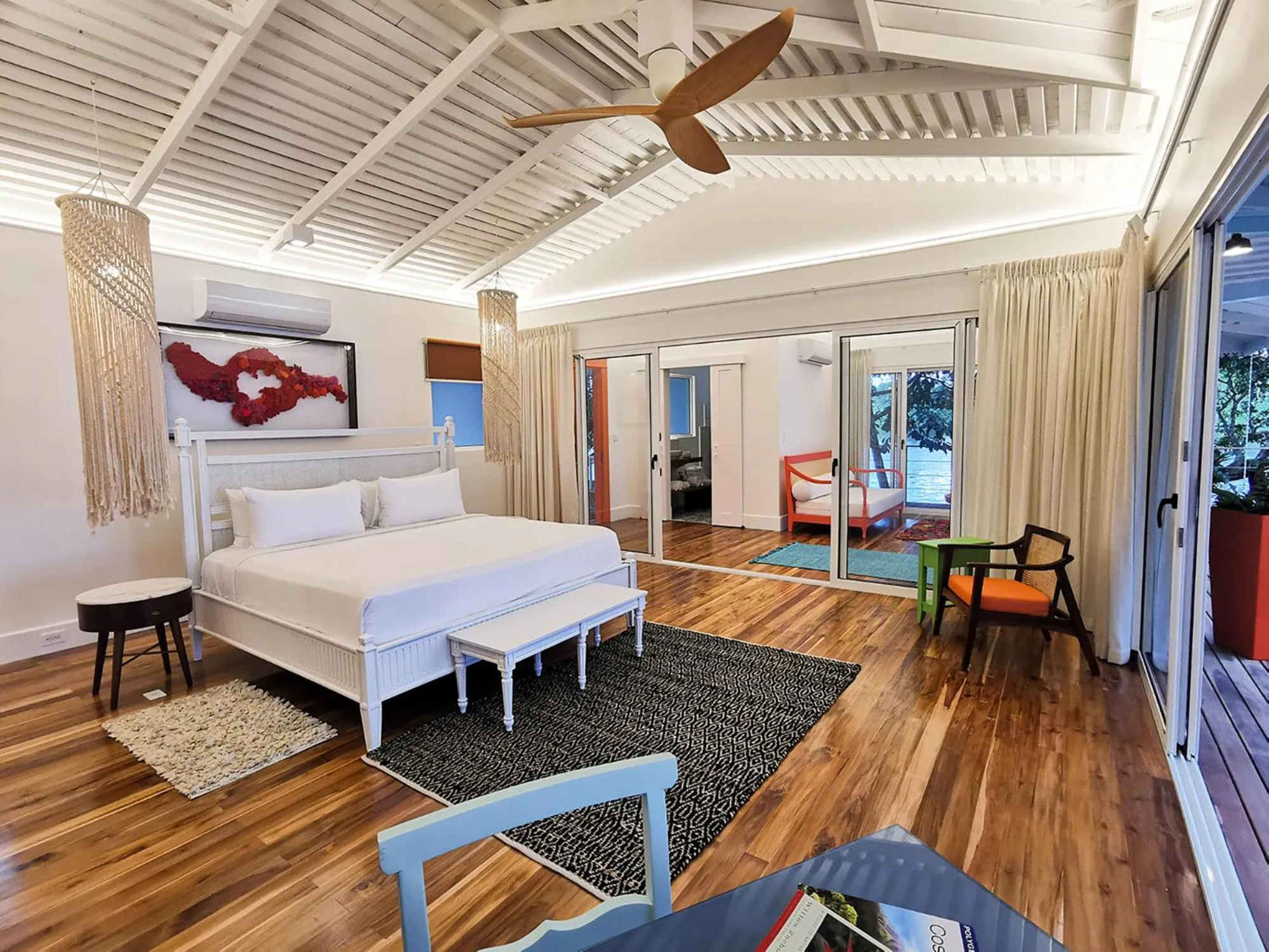 Bed in Tortuga Lodge