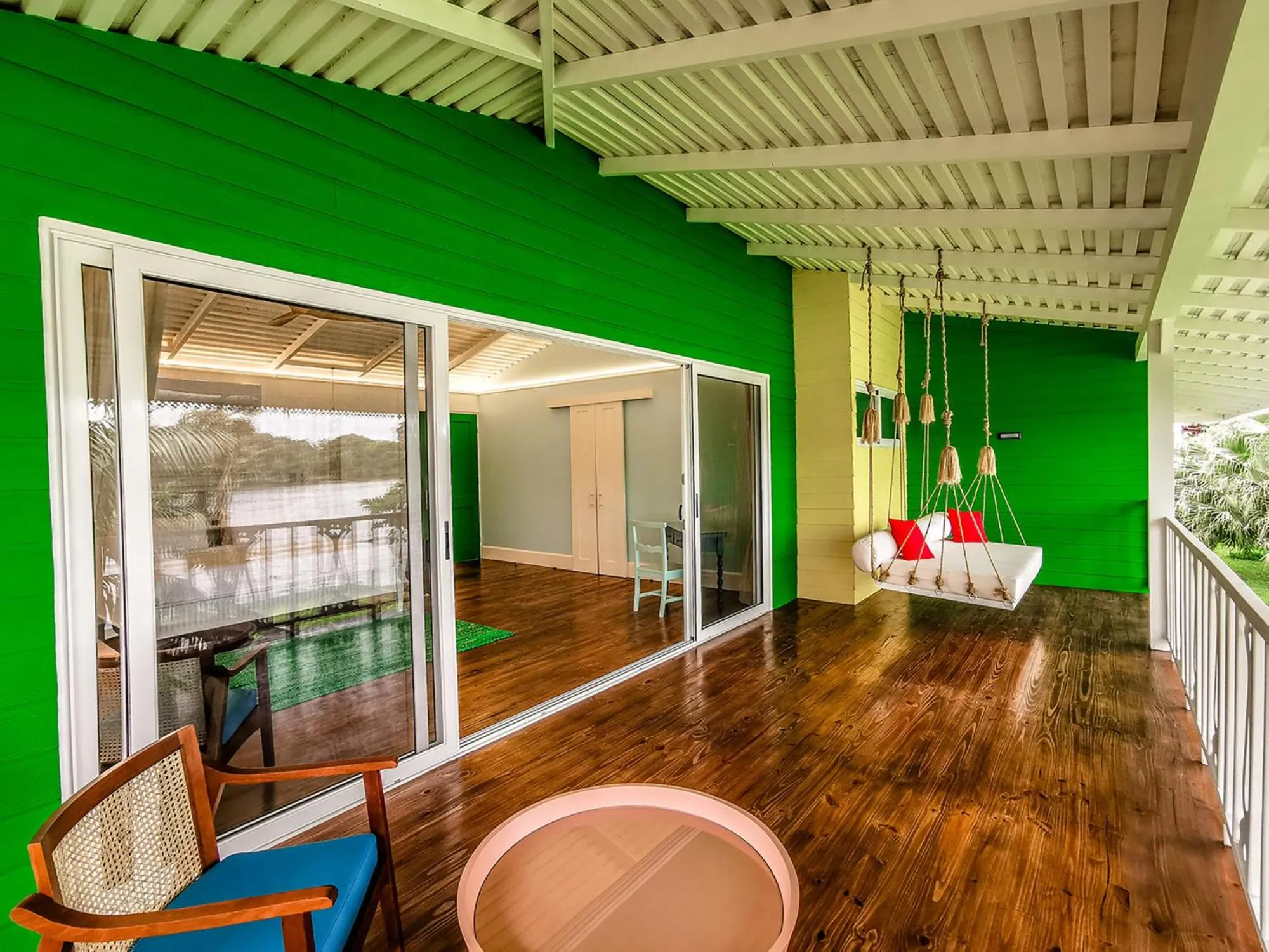 Seating area in Tortuga Lodge