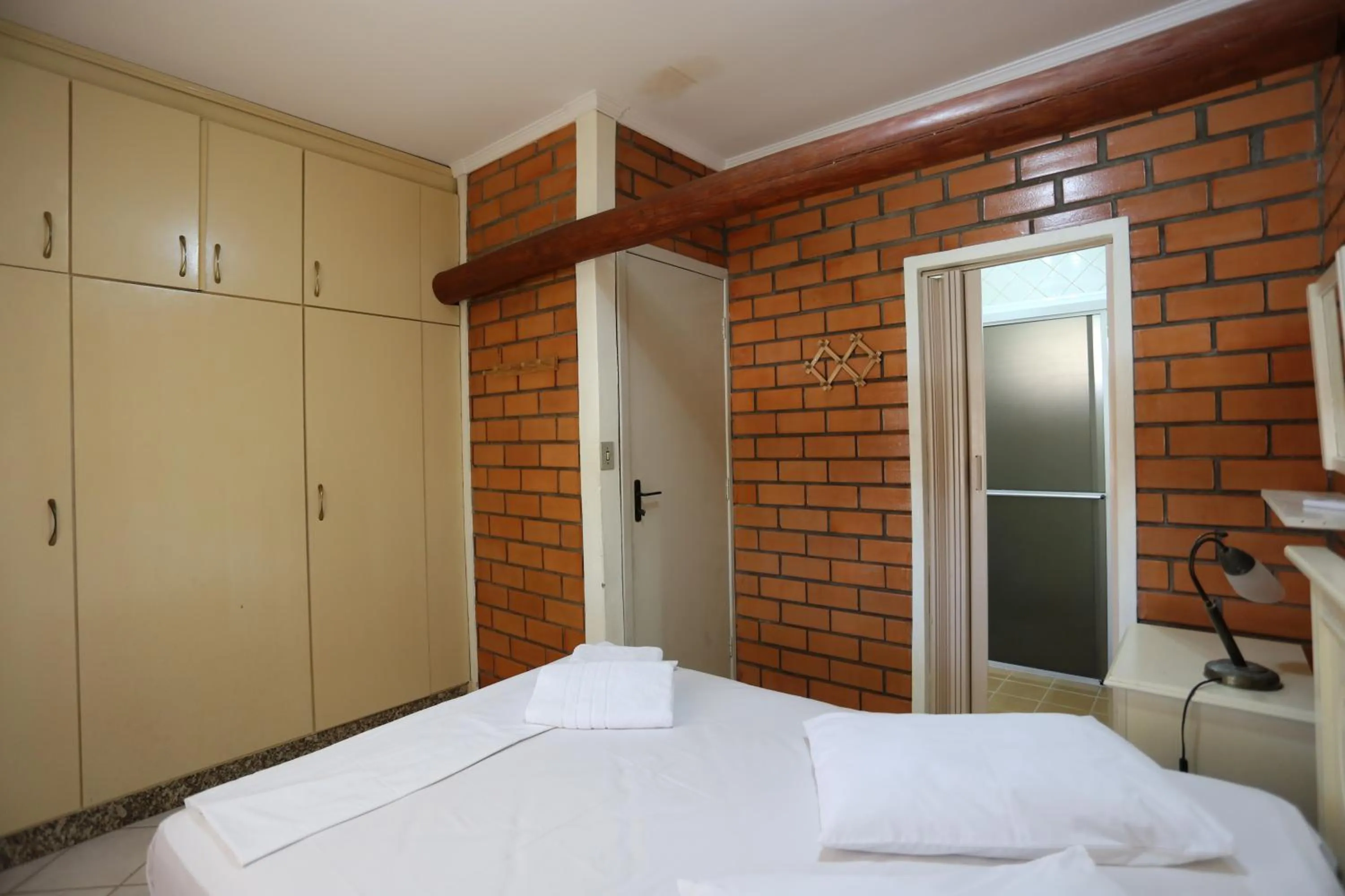 Photo of the whole room, Bed in Pousada Oceânica