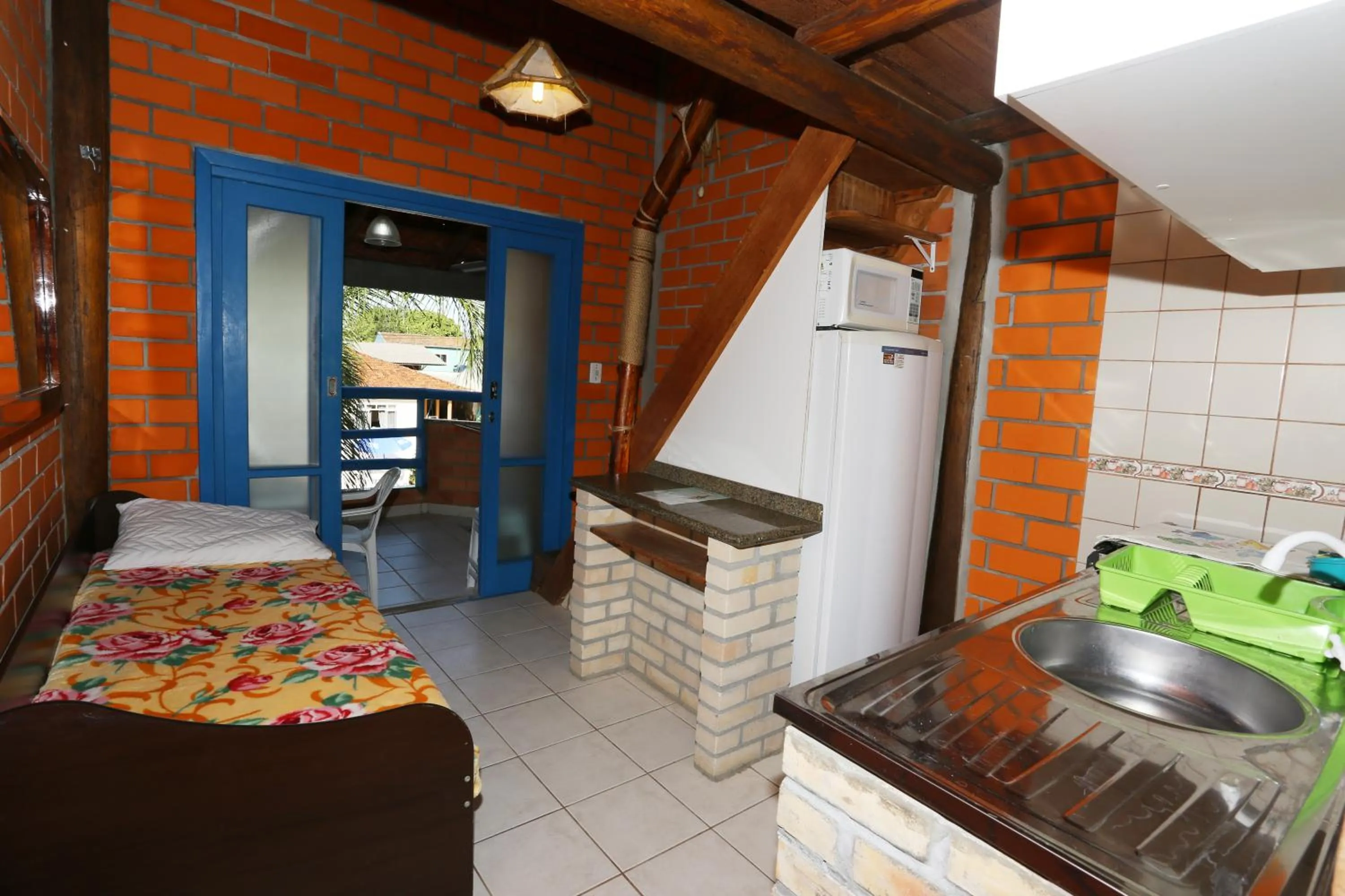 Kitchen or kitchenette in Pousada Oceânica