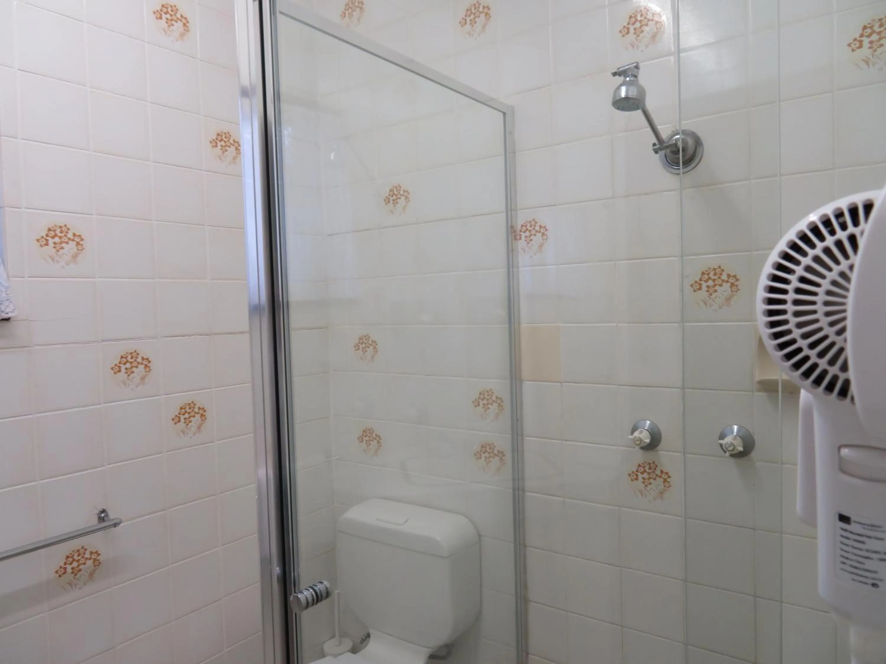 Bathroom in Golden Harvest Motor Inn Moree