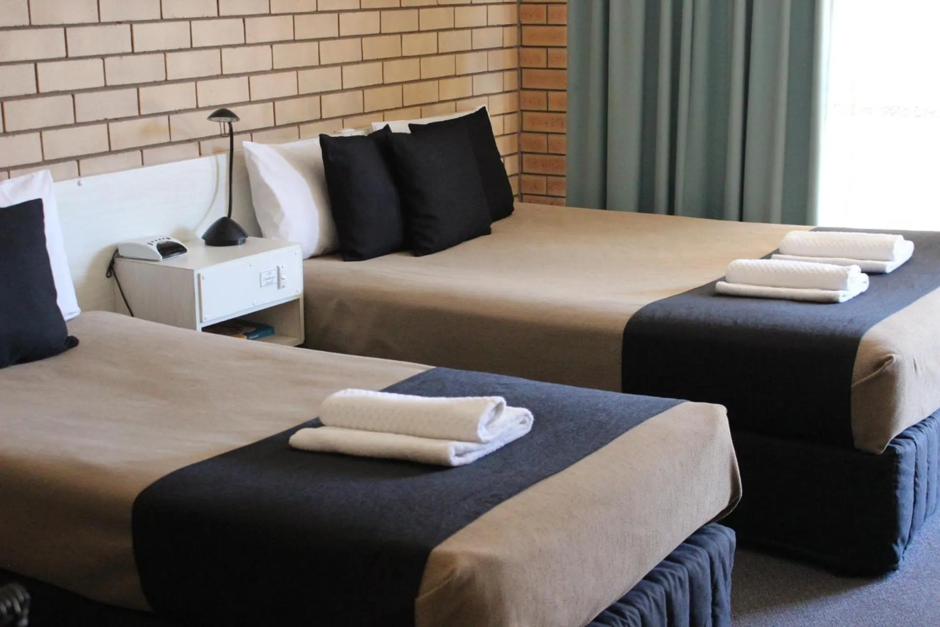 Bed in Golden Harvest Motor Inn Moree