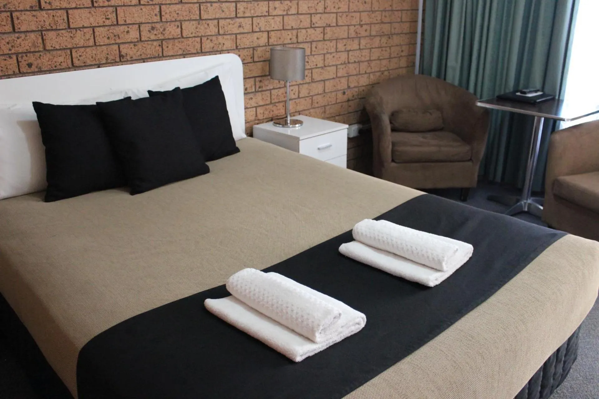 Bed in Golden Harvest Motor Inn Moree