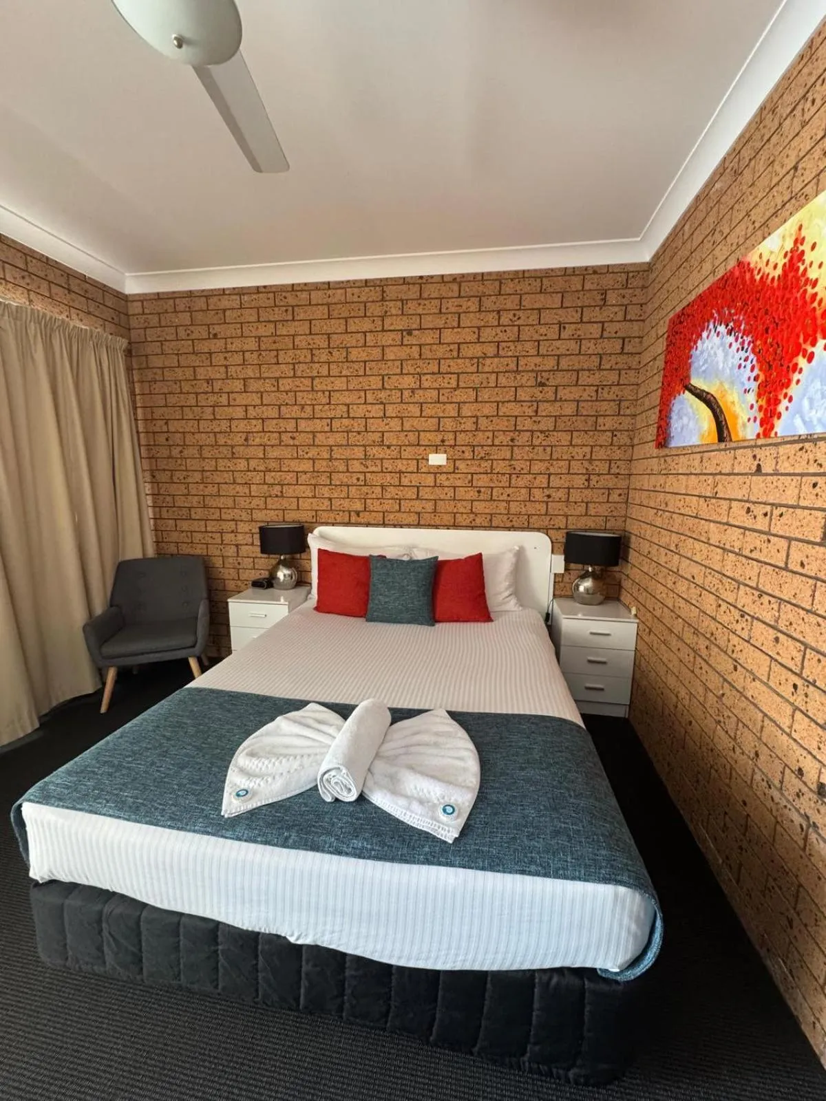 Bed in Golden Harvest Motor Inn Moree