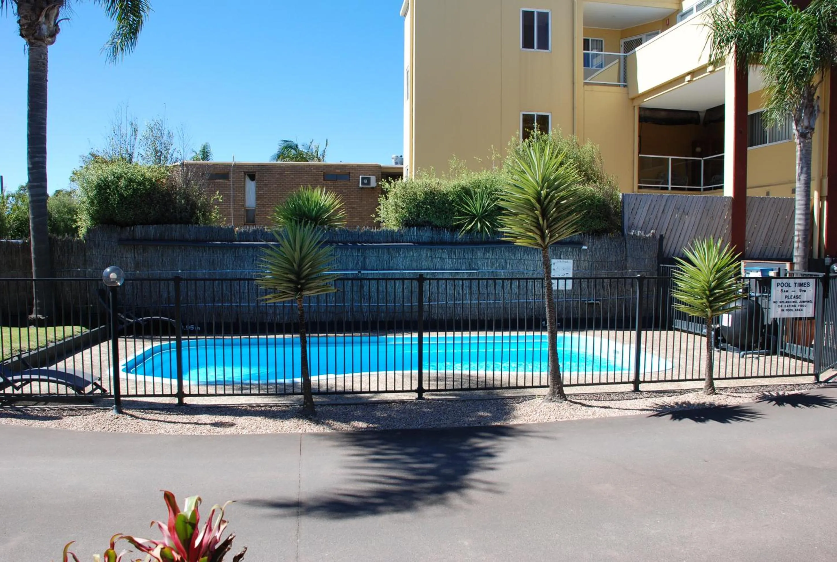 Swimming pool in Cunningham Shore Motel