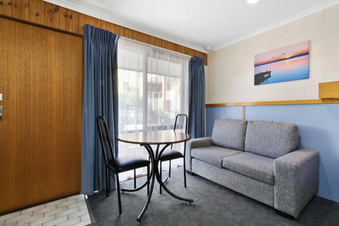 Dining area in Cunningham Shore Motel