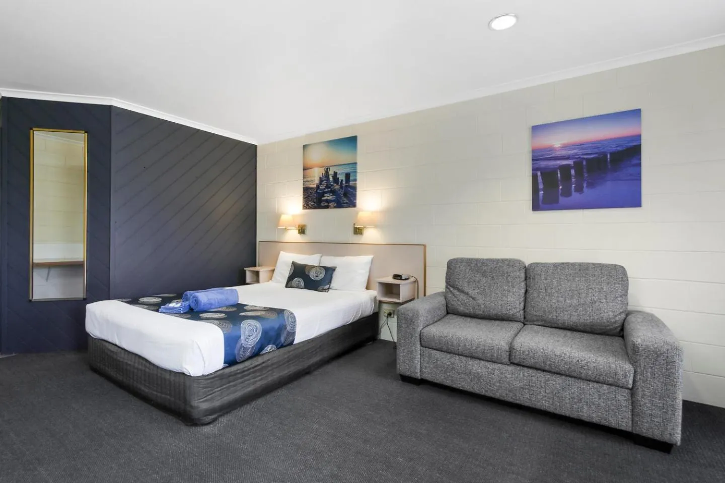 Bed in Cunningham Shore Motel