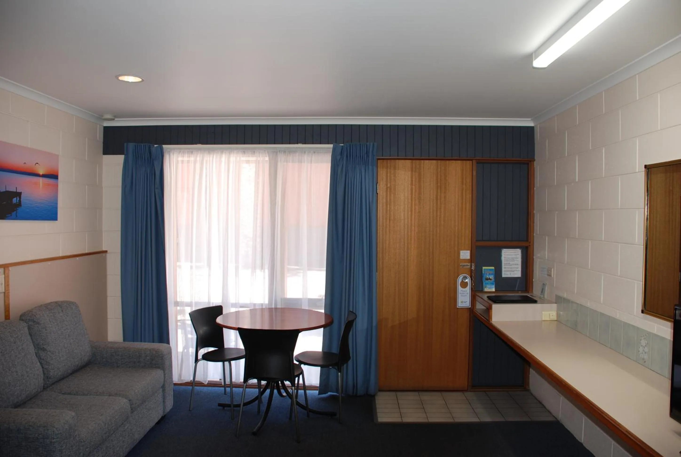 Living room in Cunningham Shore Motel