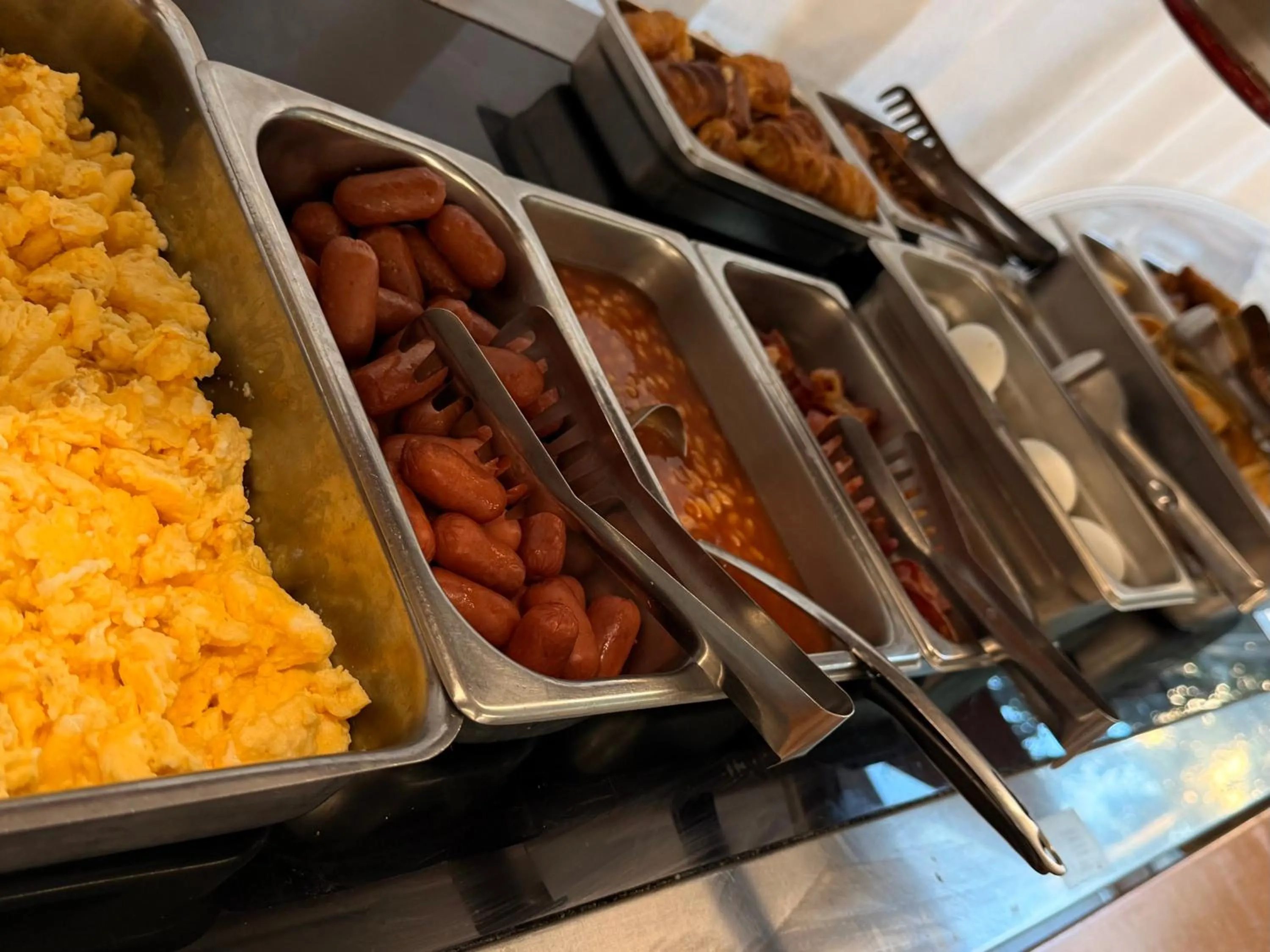 Buffet breakfast in Savoy City Hotel