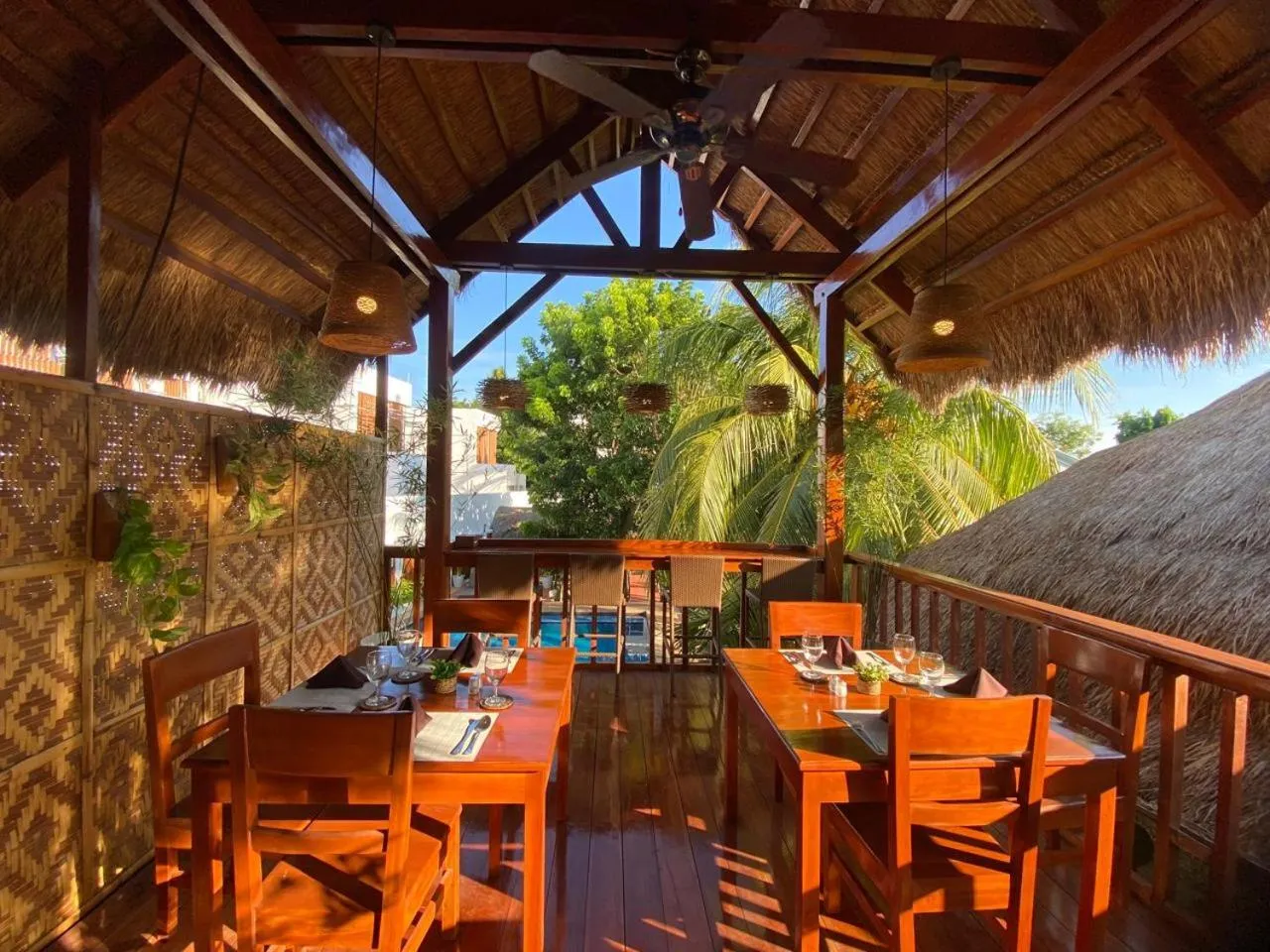 Restaurant/places to eat in Palms Cove Resort