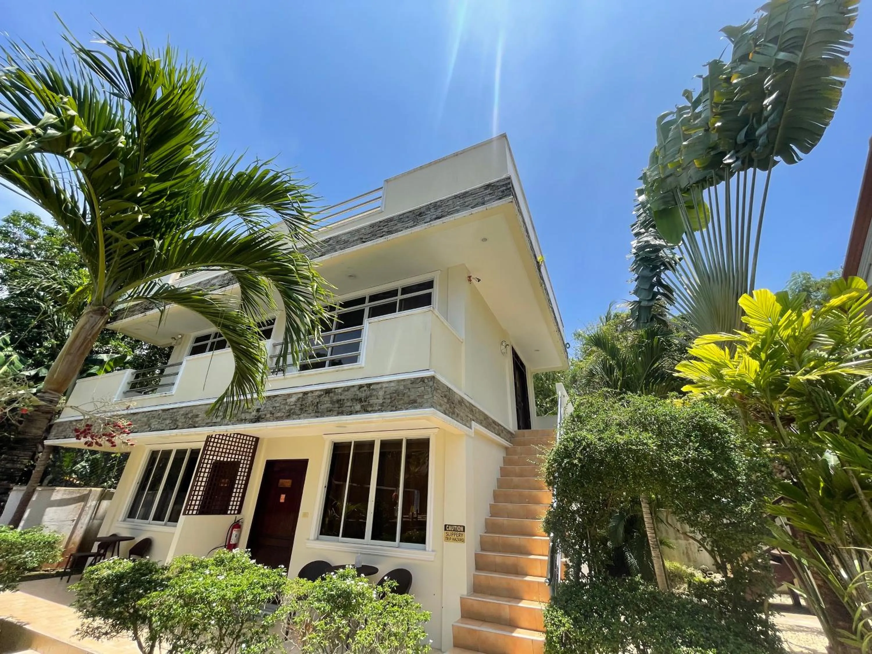 Property building in Palms Cove Resort