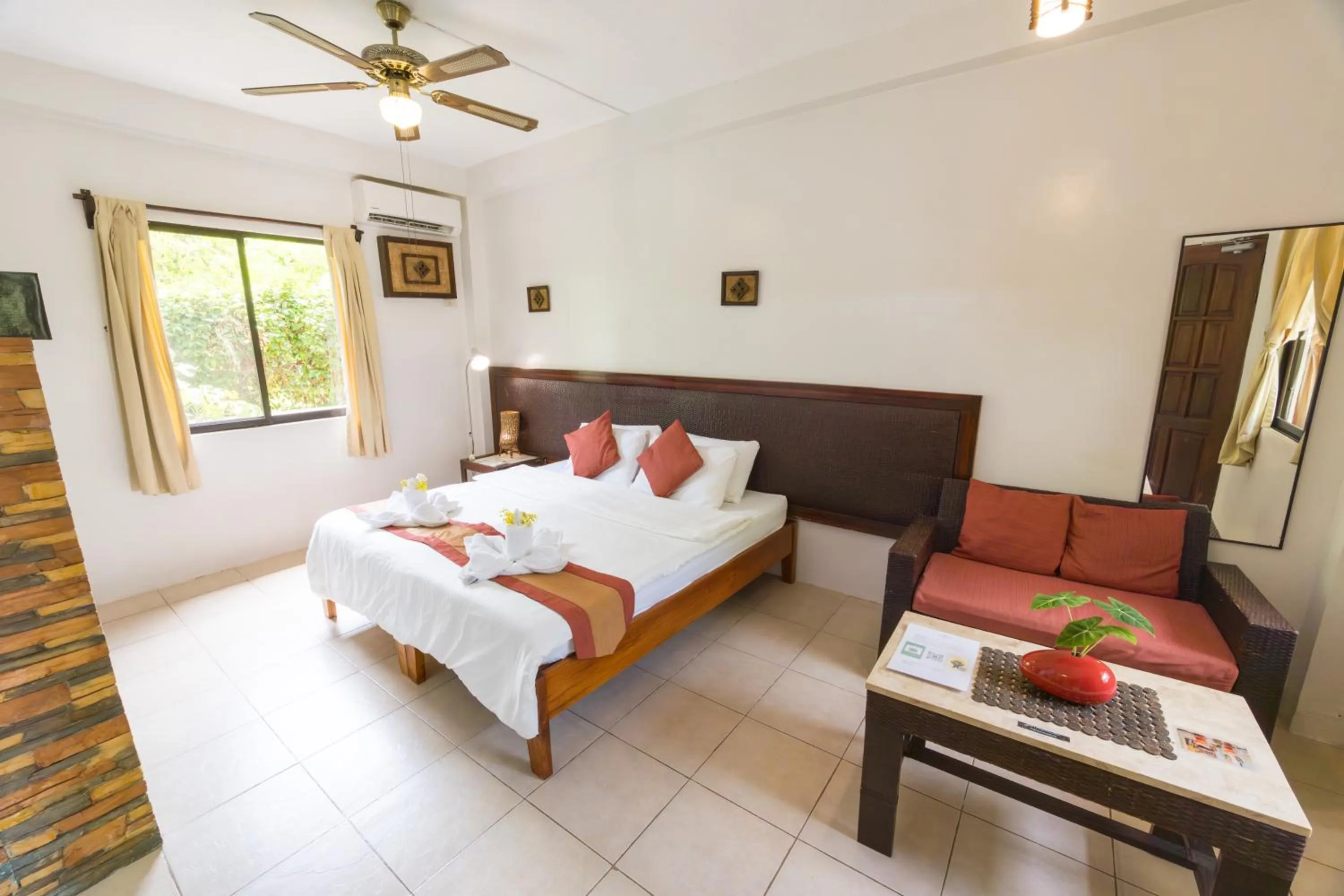 Bedroom, Bed in Palms Cove Resort