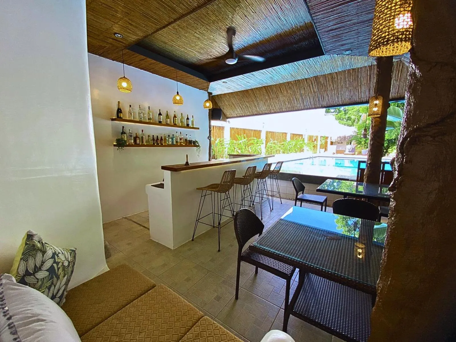 Restaurant/places to eat in Palms Cove Resort