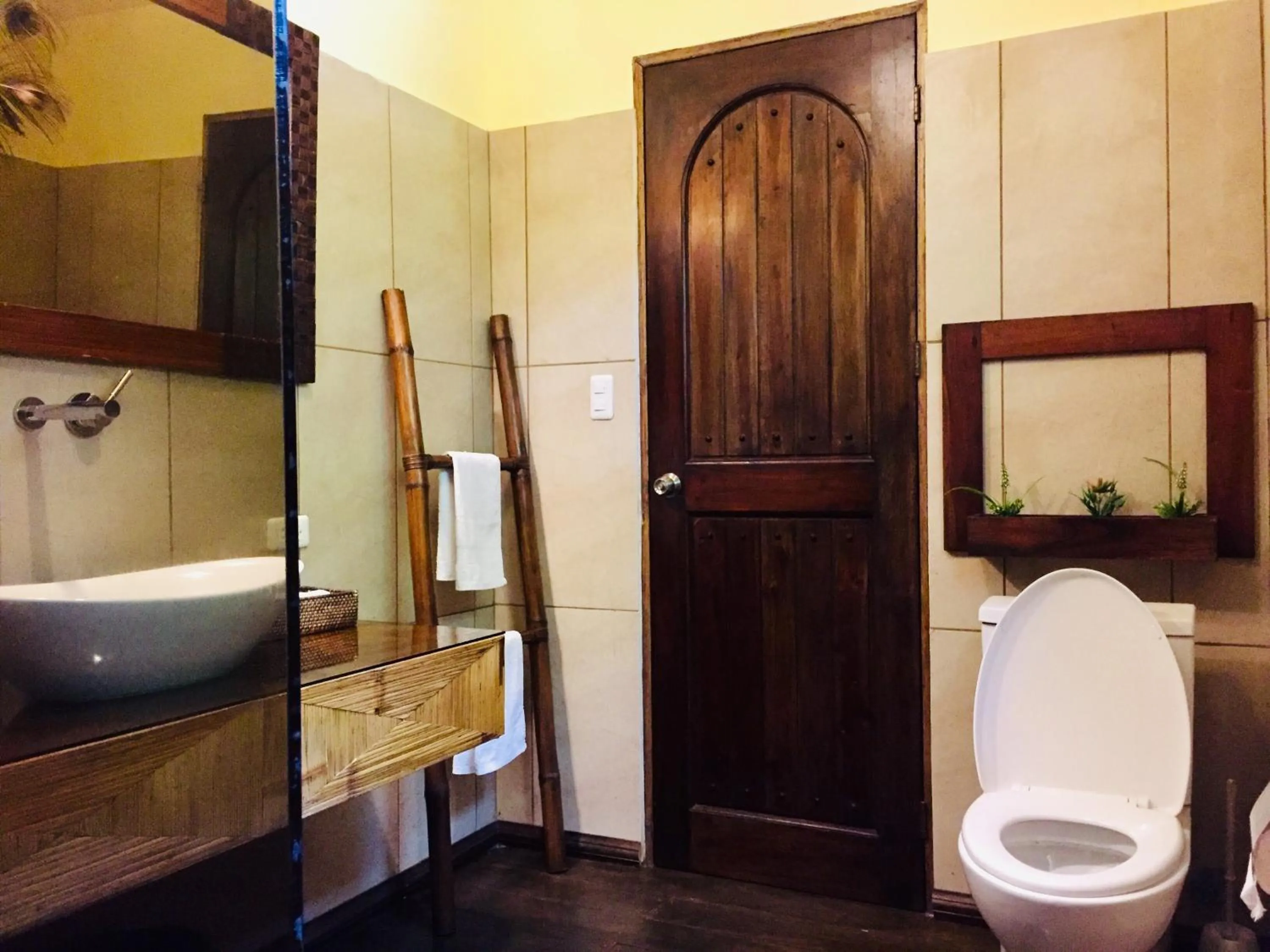 Toilet in Angelina Beach Resort & Italian Restaurant Malapascua