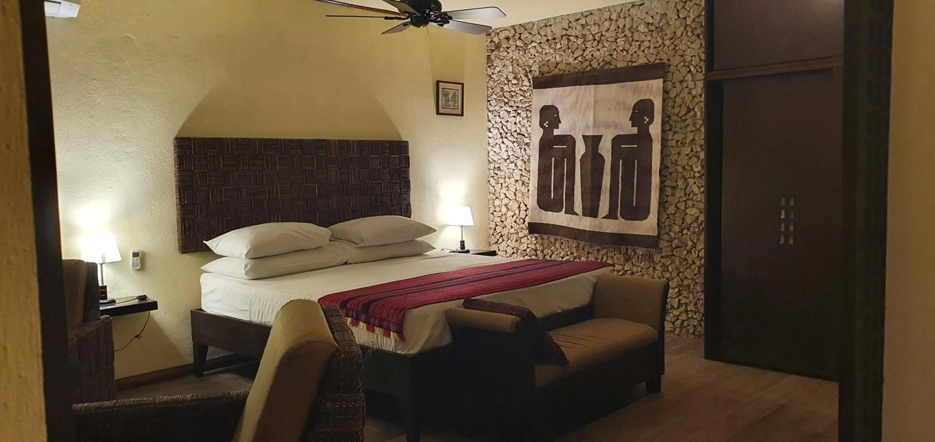 Bed in Angelina Beach Resort & Italian Restaurant Malapascua