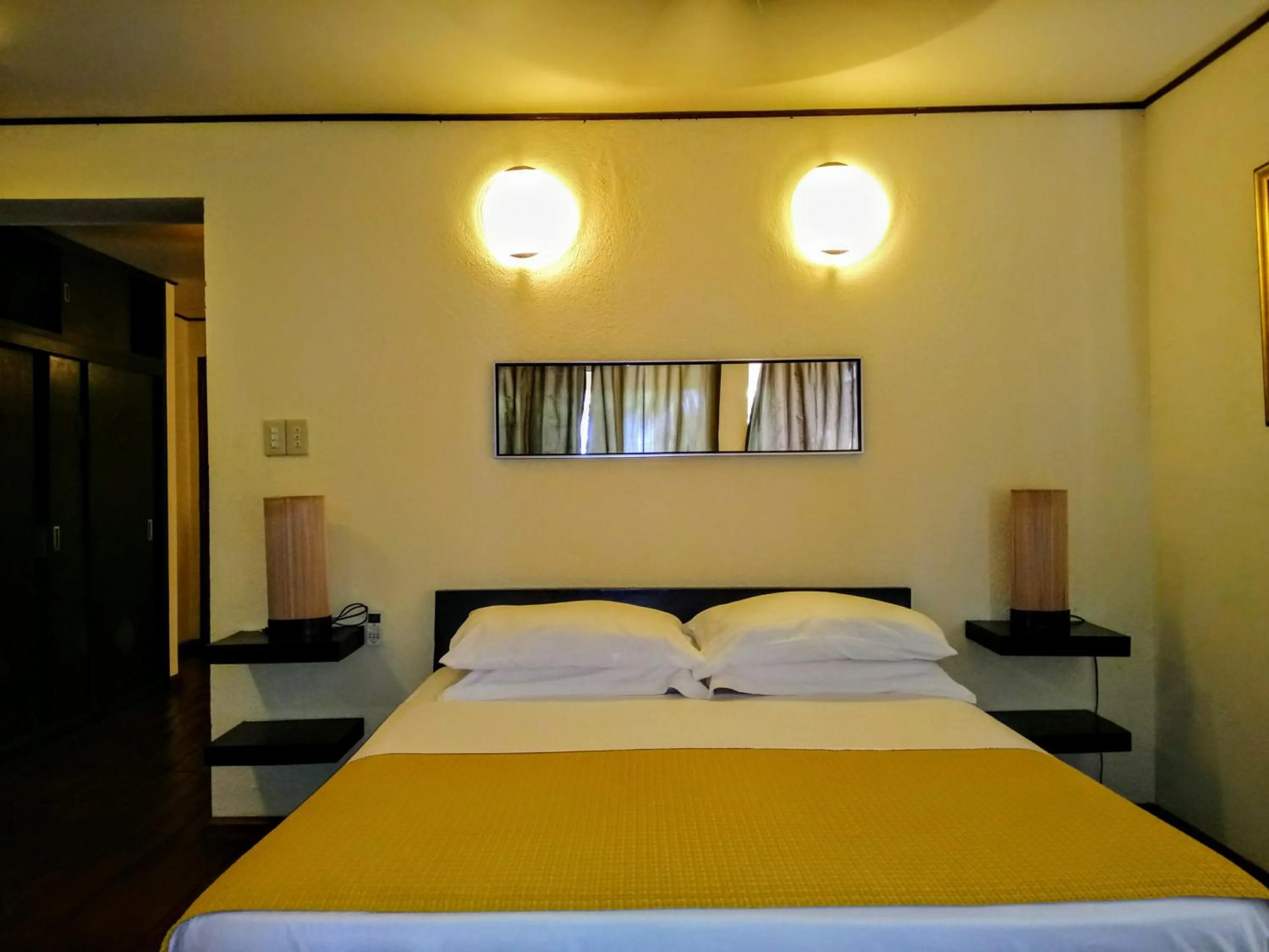 Bedroom, Bed in Angelina Beach Resort & Italian Restaurant Malapascua