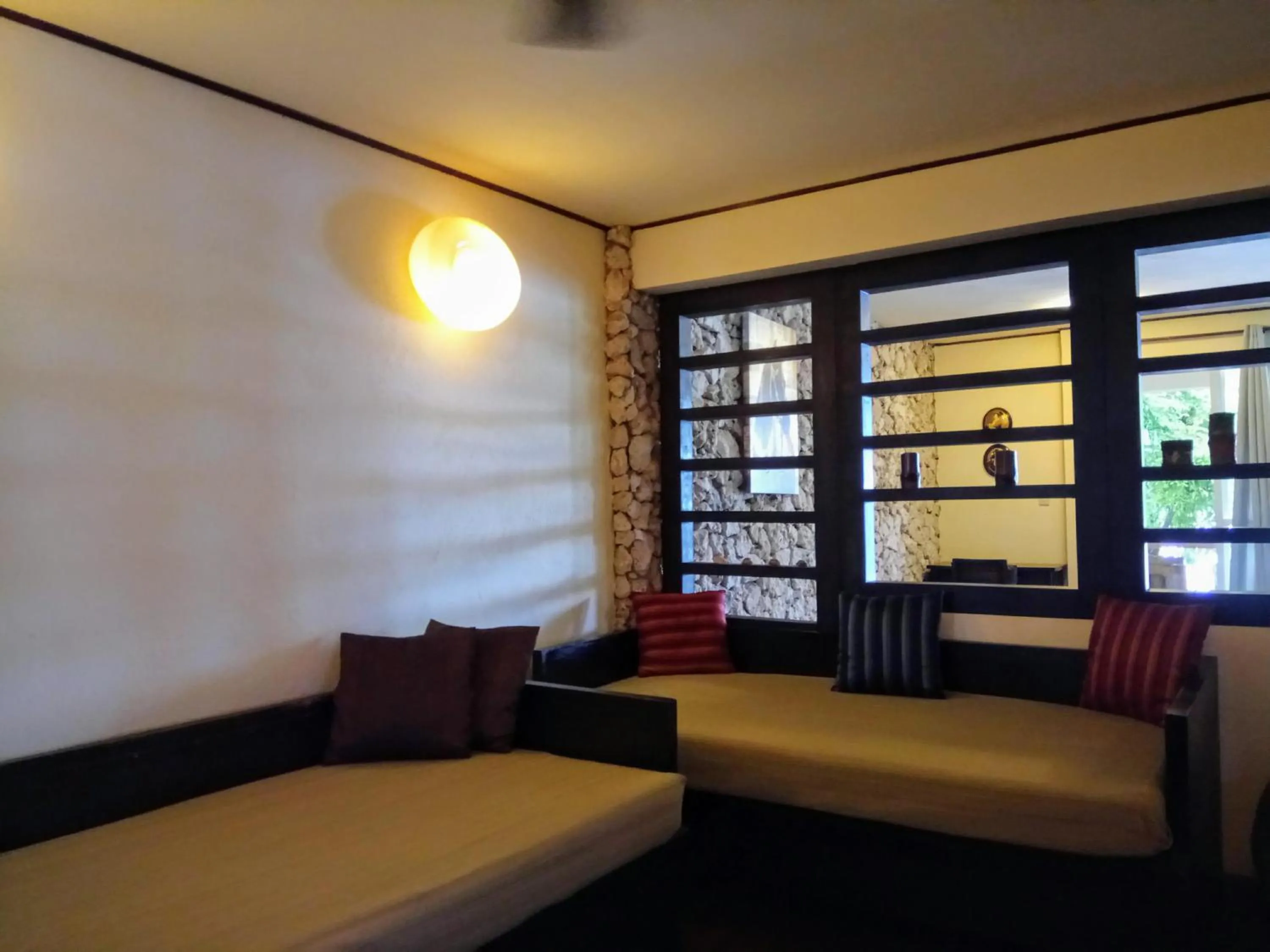 Bed in Angelina Beach Resort & Italian Restaurant Malapascua