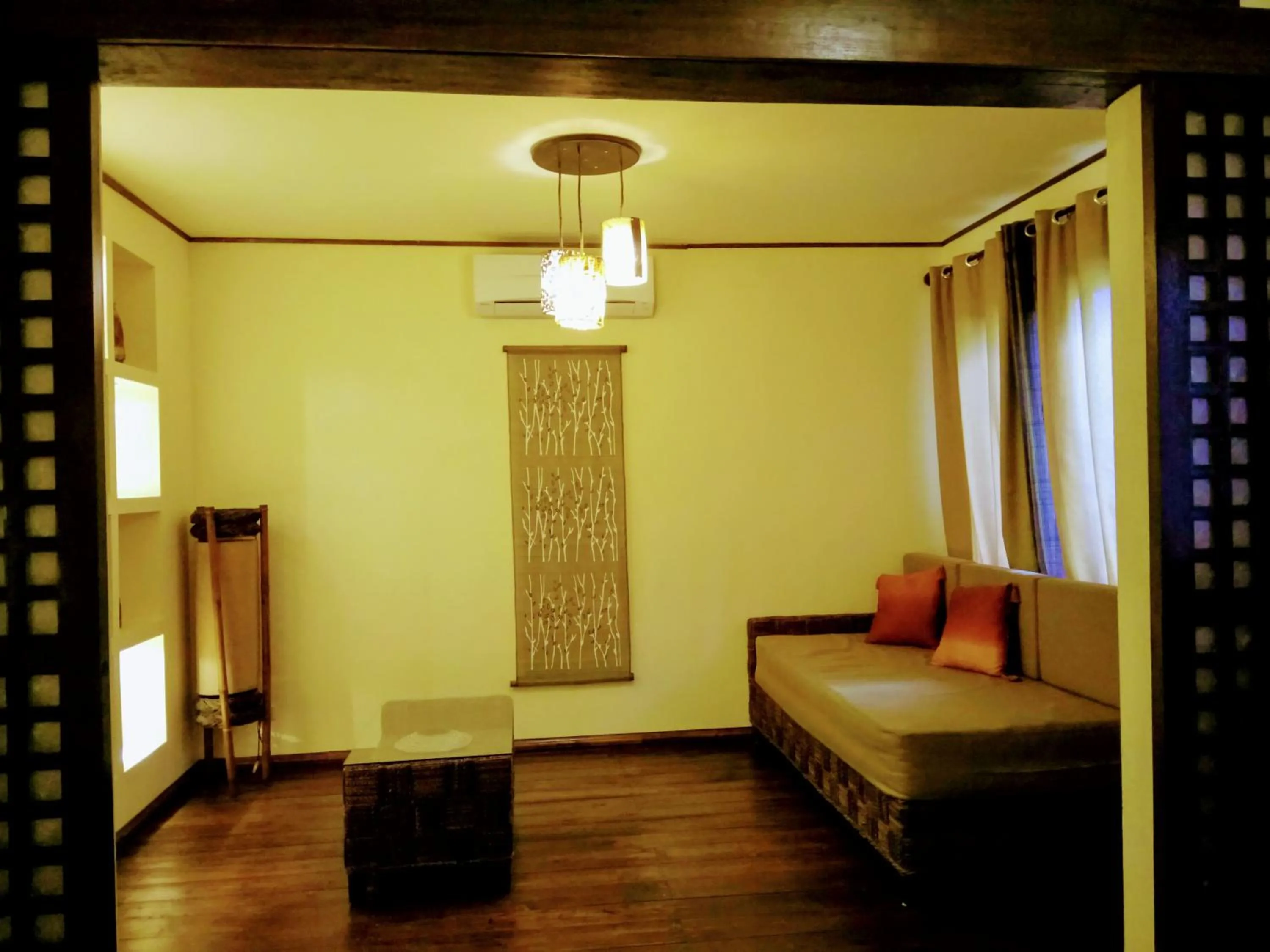 Living room, Bed in Angelina Beach Resort & Italian Restaurant Malapascua