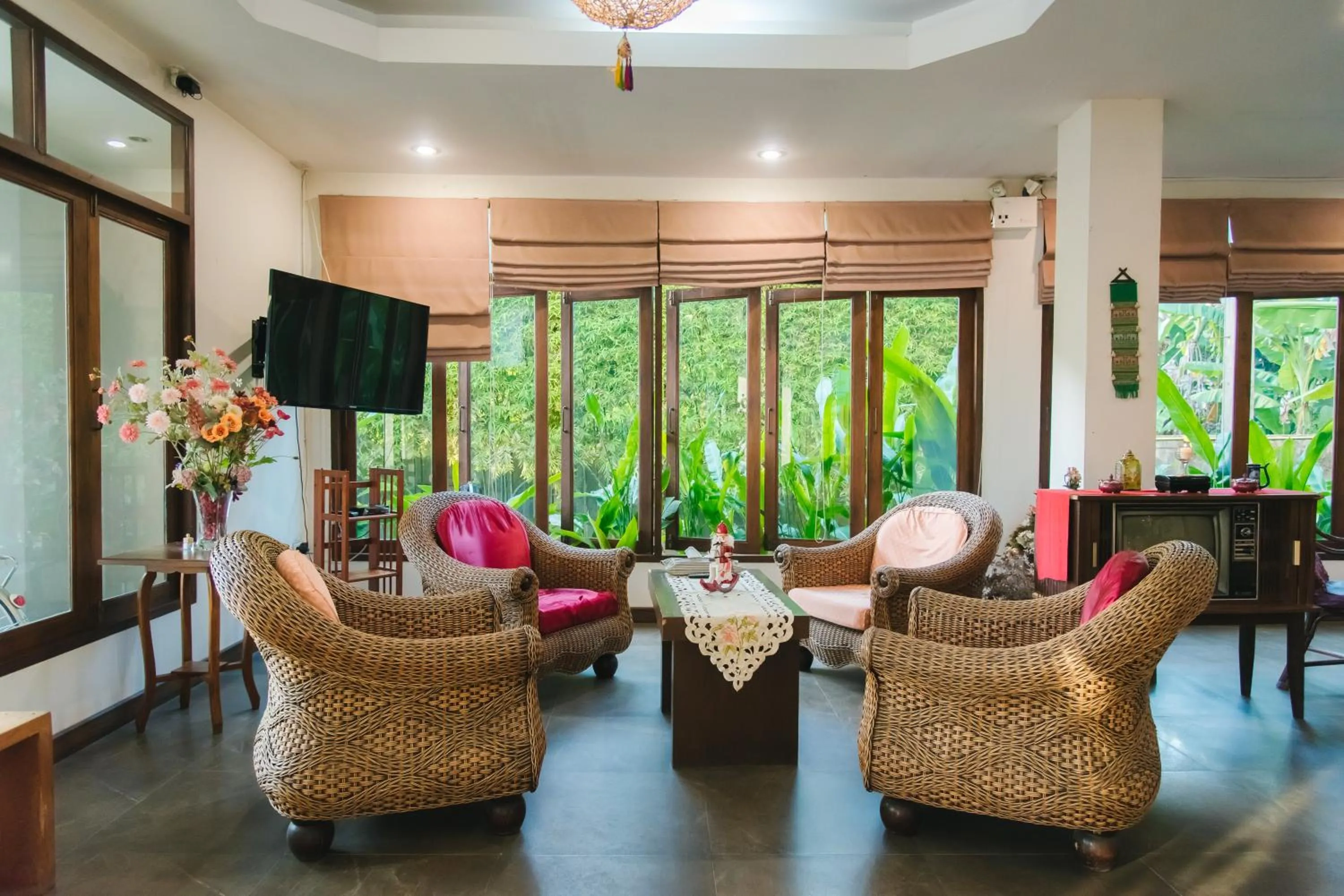 Communal lounge/ TV room in Wilacha Chiang Rai