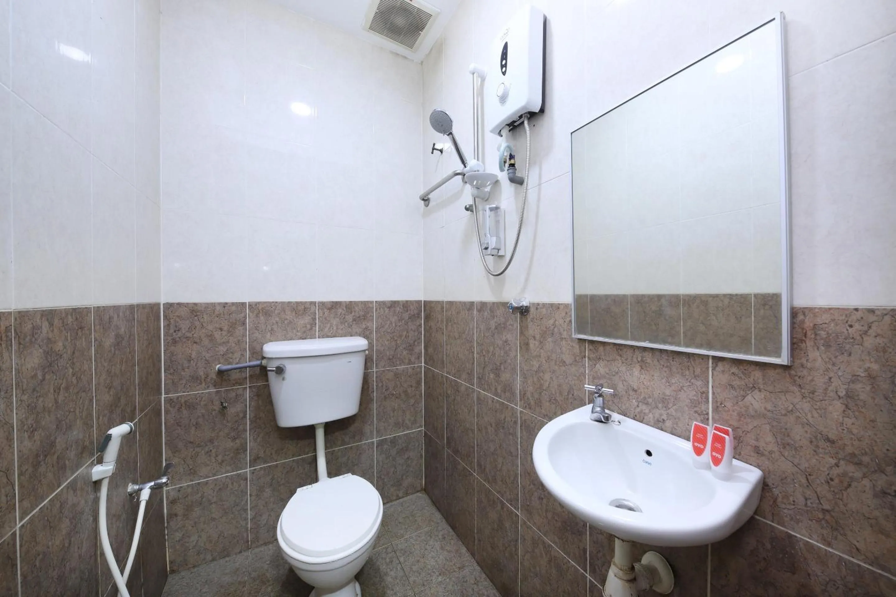 Bathroom in OYO 805 Hotel Run Star