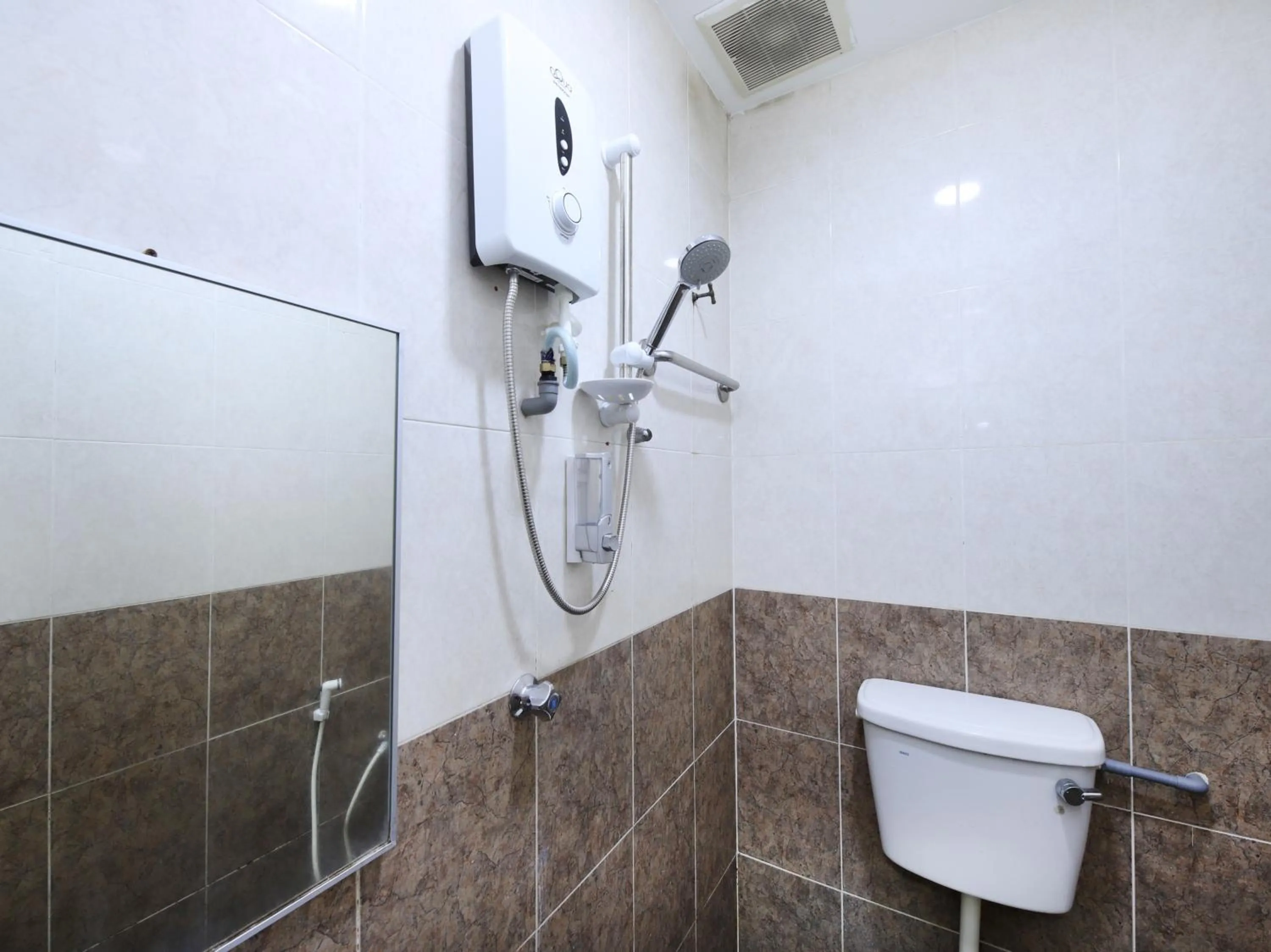 Bathroom in OYO 805 Hotel Run Star