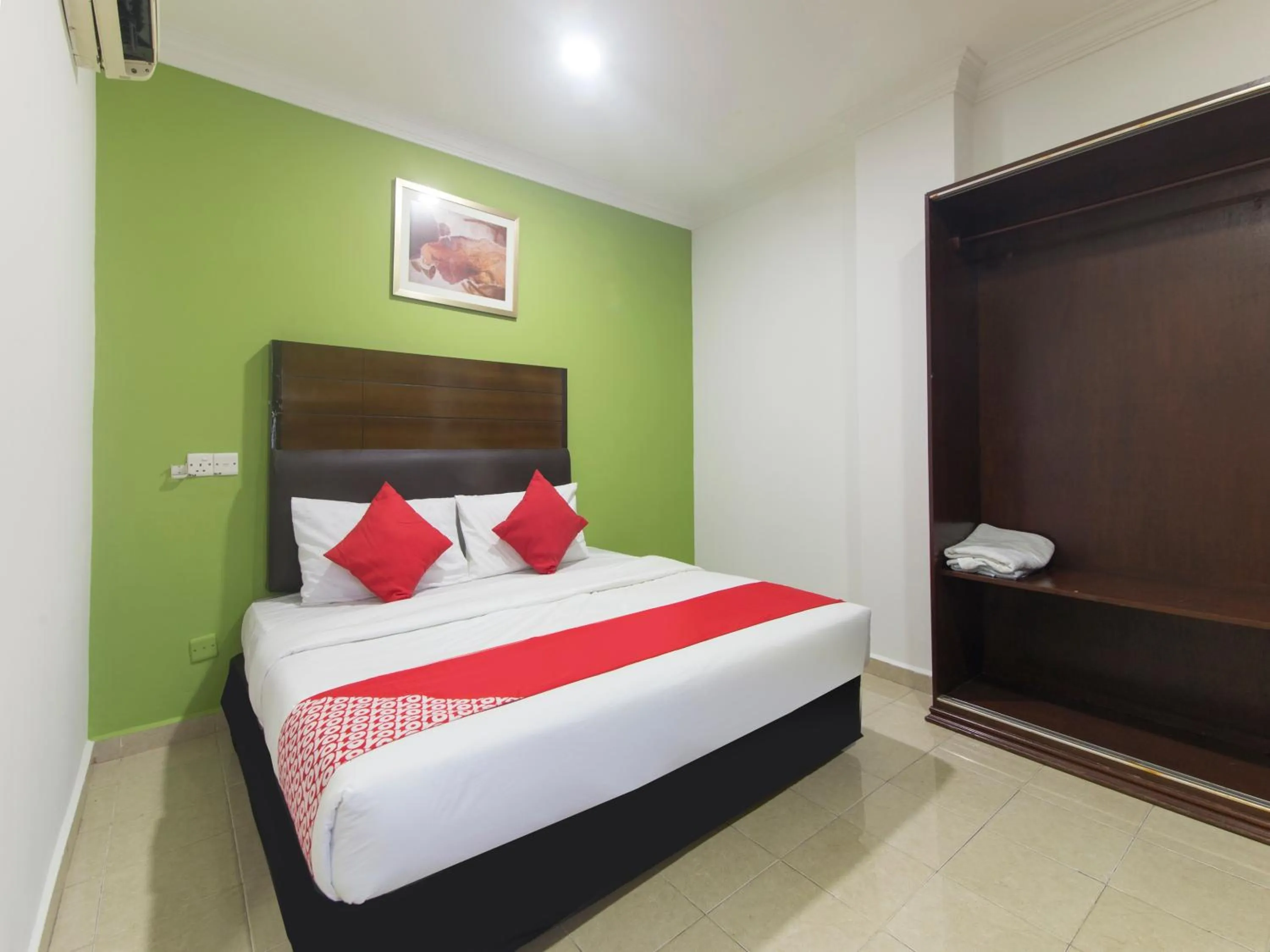 Bedroom in OYO 805 Hotel Run Star