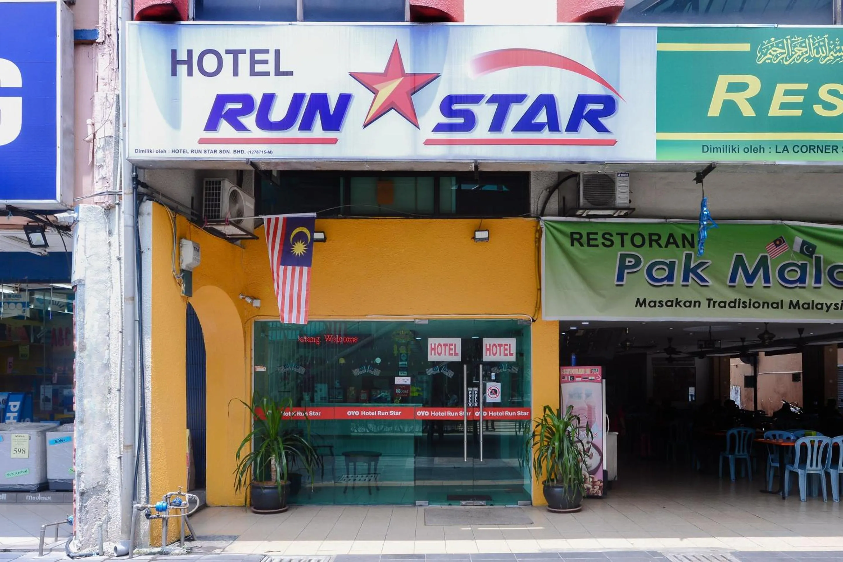 Facade/entrance in OYO 805 Hotel Run Star