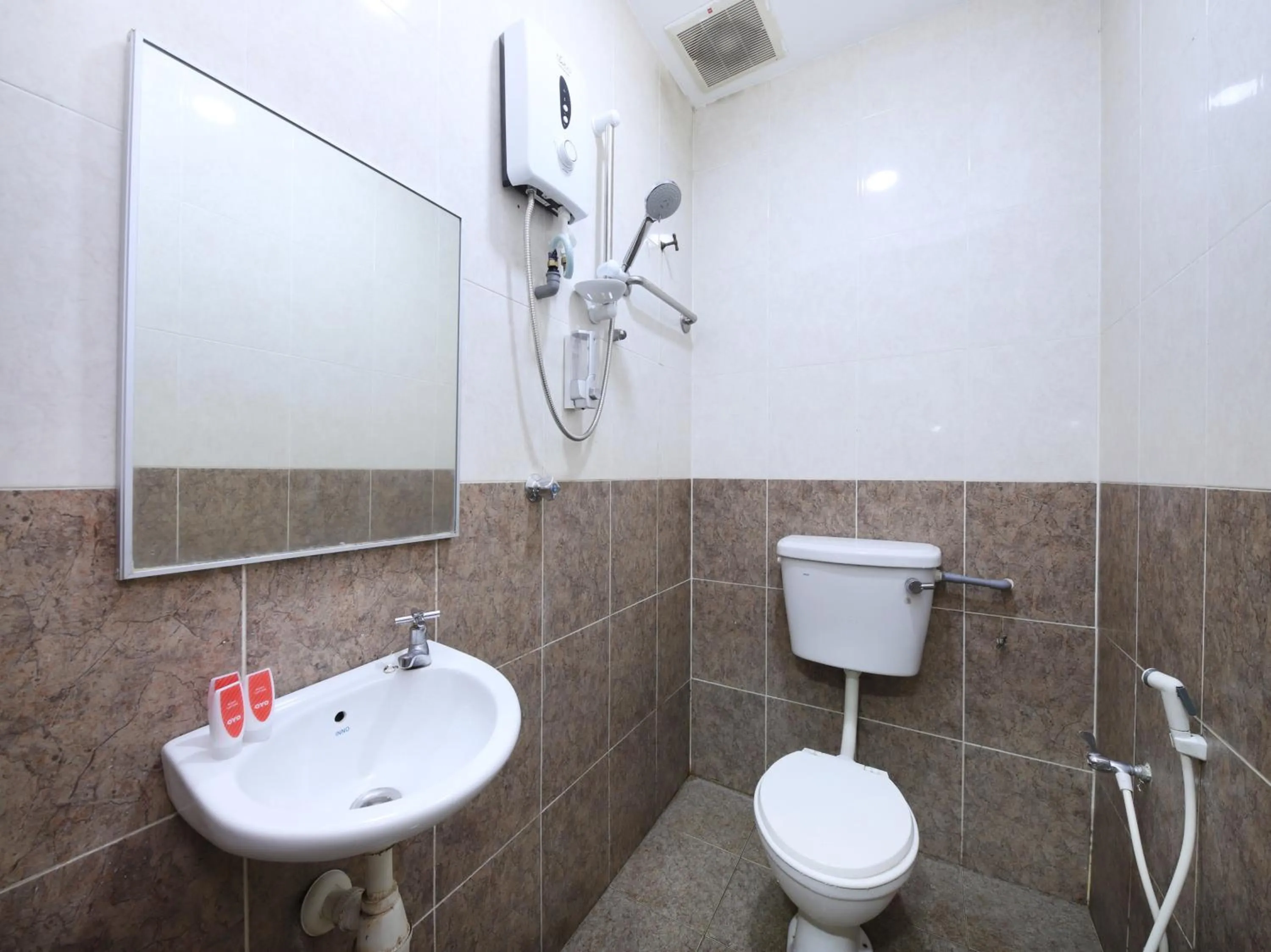 Bathroom in OYO 805 Hotel Run Star