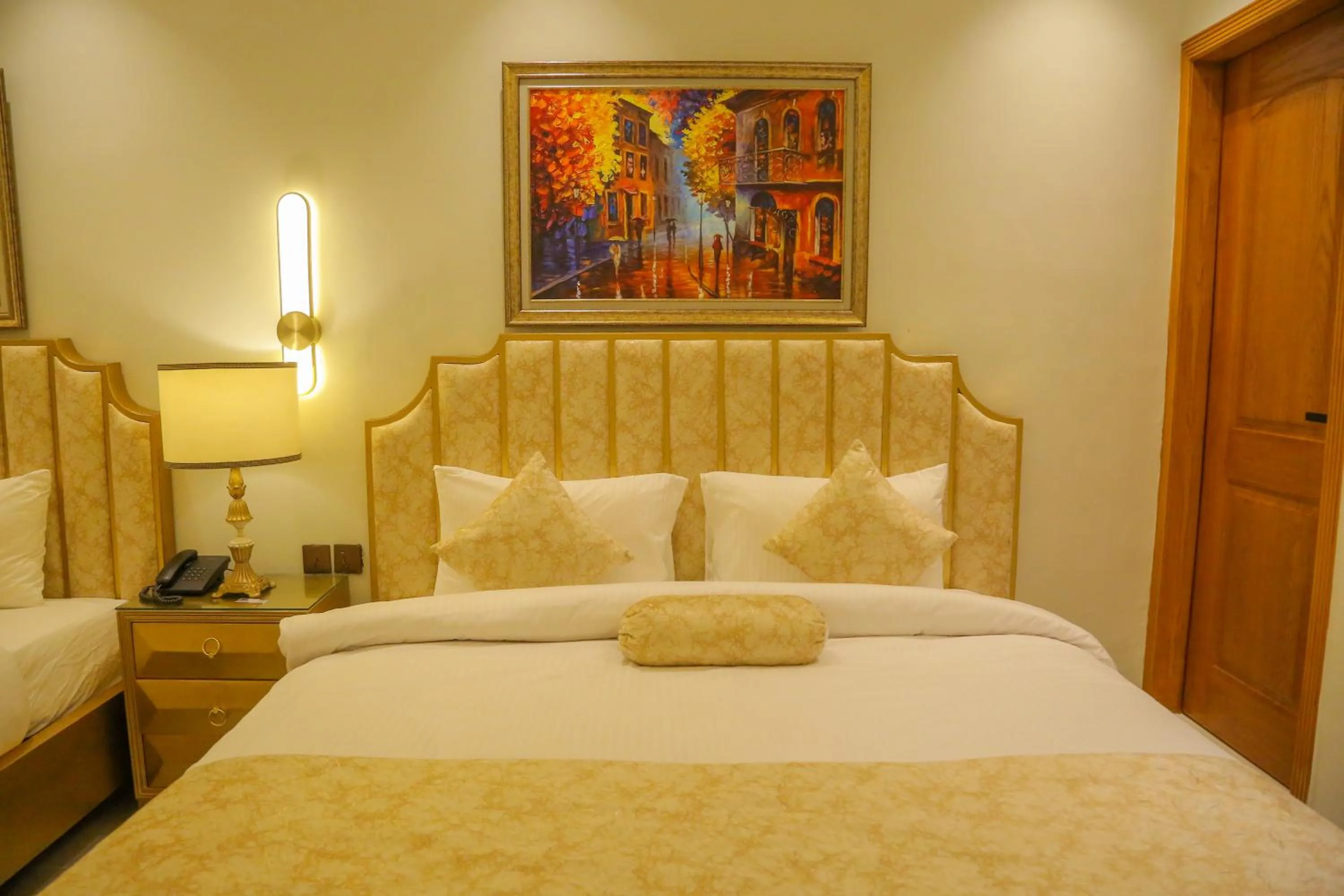 Photo of the whole room, Bed in Premier Inn Gulberg Lahore