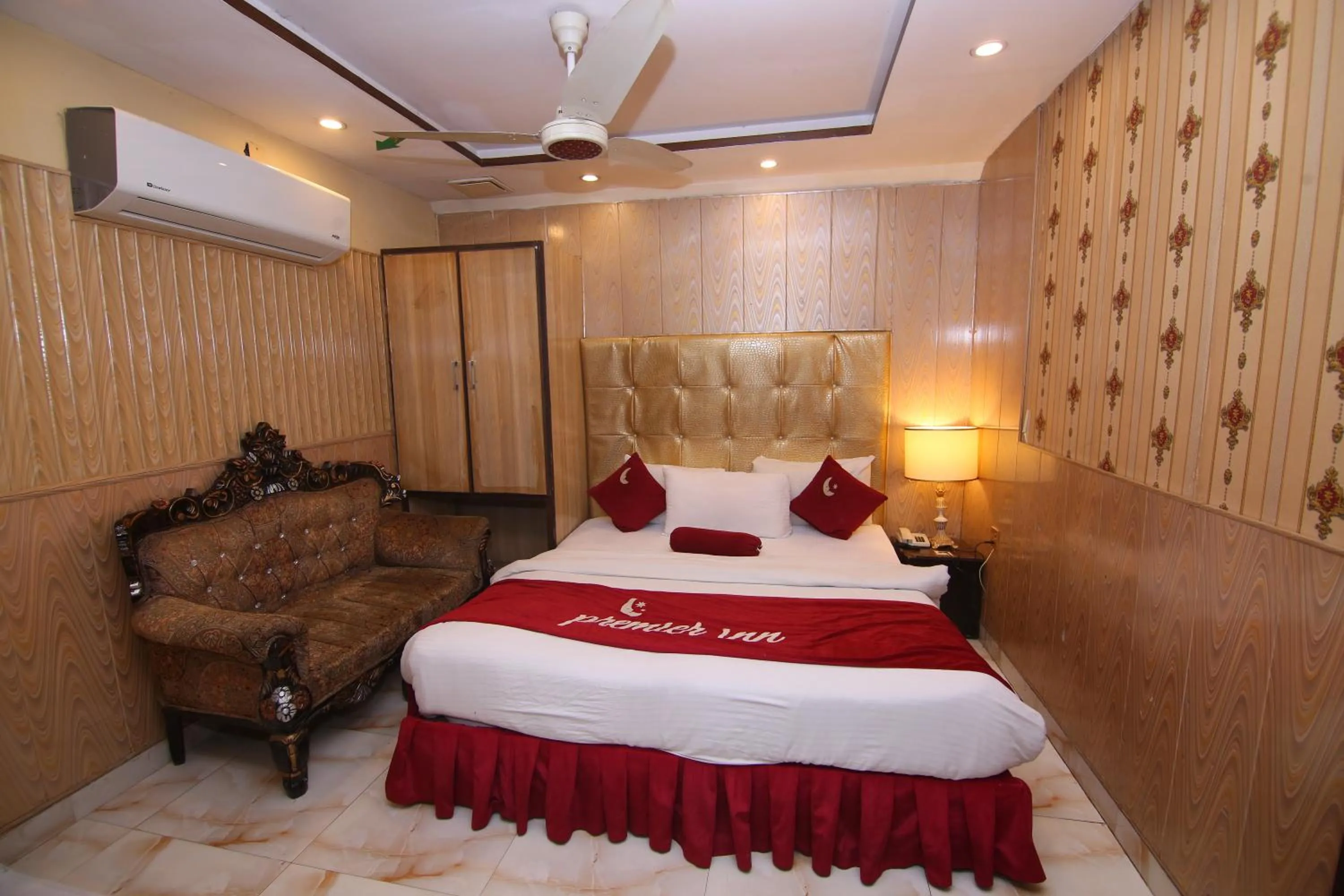 Photo of the whole room, Bed in Premier Inn Gulberg Lahore