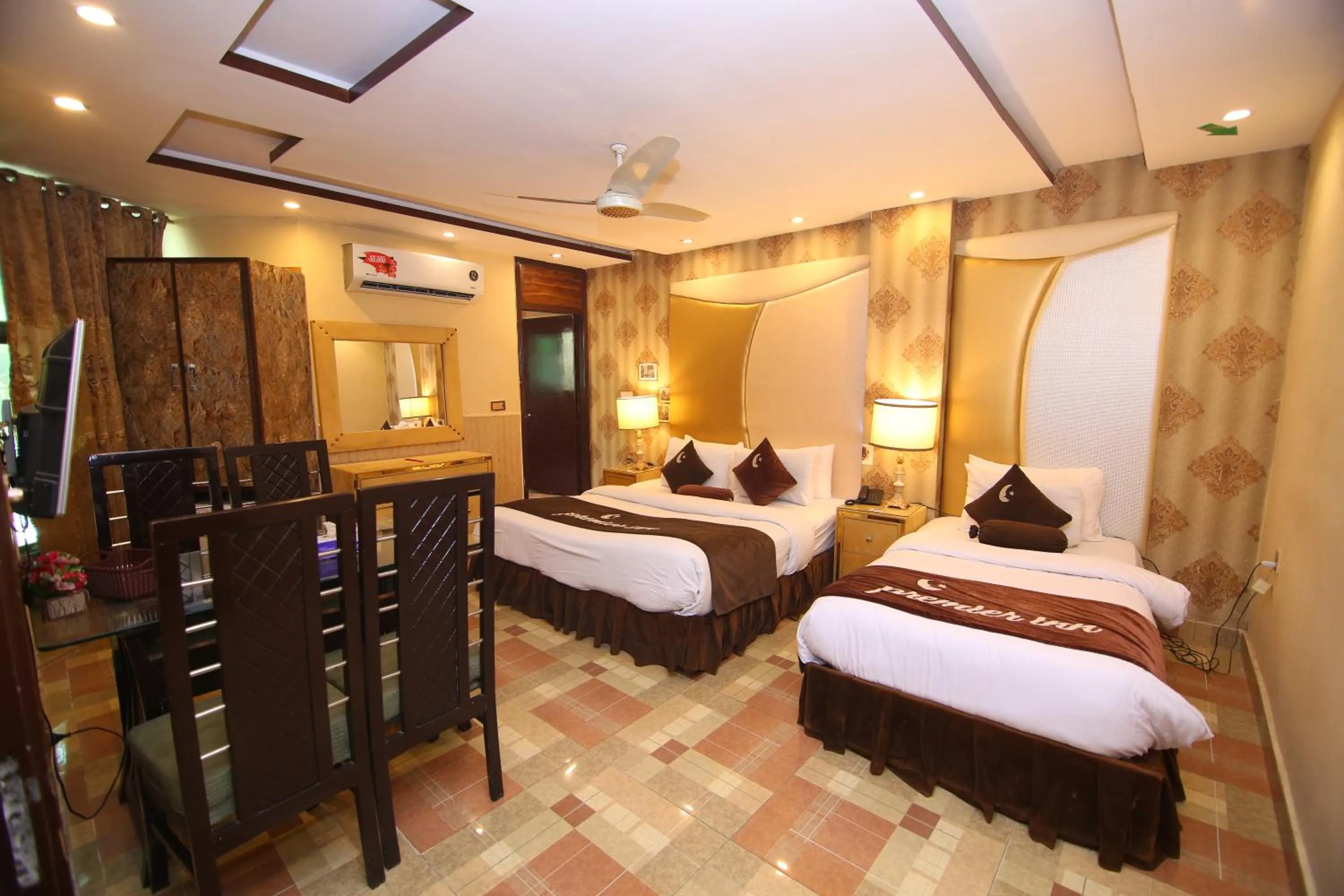 Property building, Bed in Premier Inn Gulberg Lahore