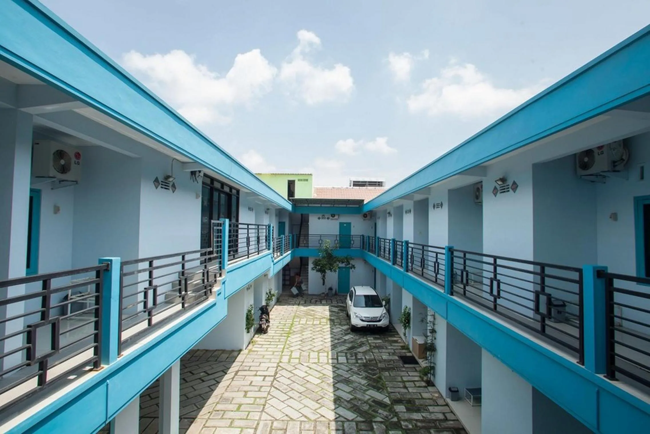 Property building in RedDoorz Syariah at Kartohardjo Madiun